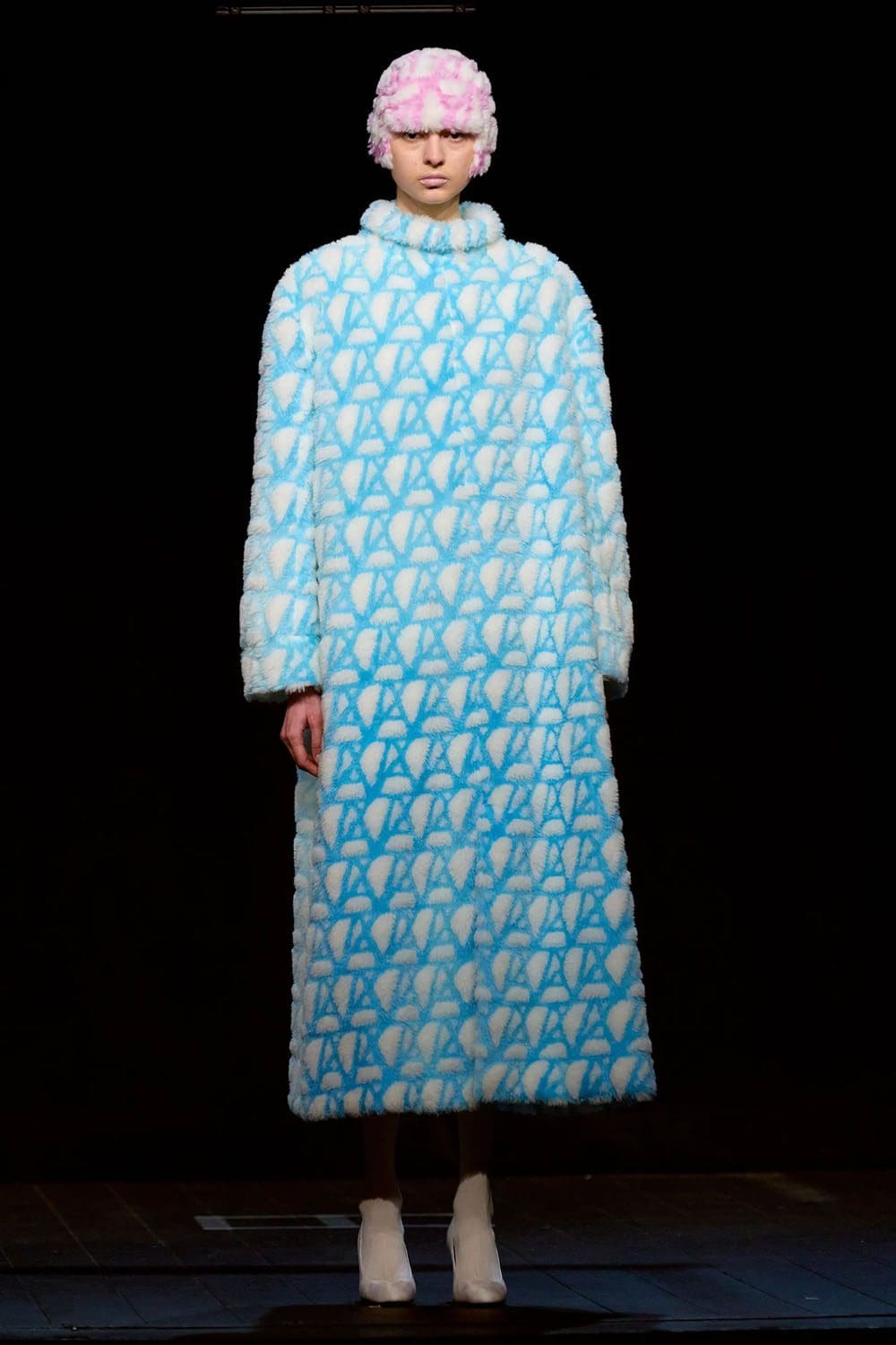 Anrealage Outono Inverno 2023 2024 Paris Runway Revista 18
