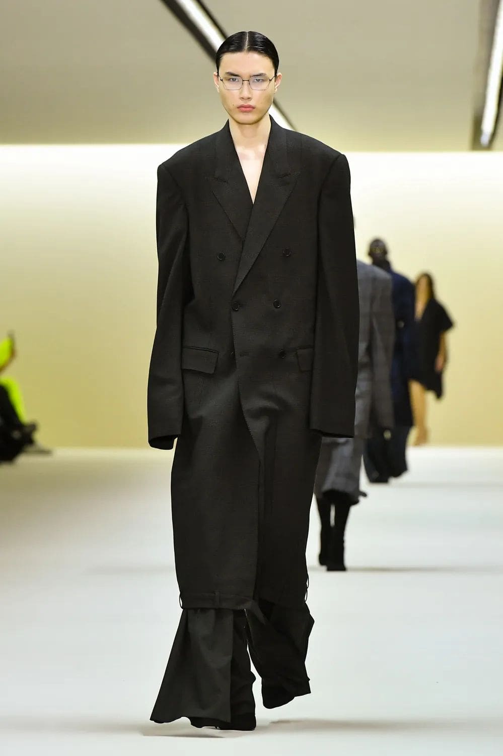 バレンシアガ 秋冬 2023 2024 Runway 雑誌10