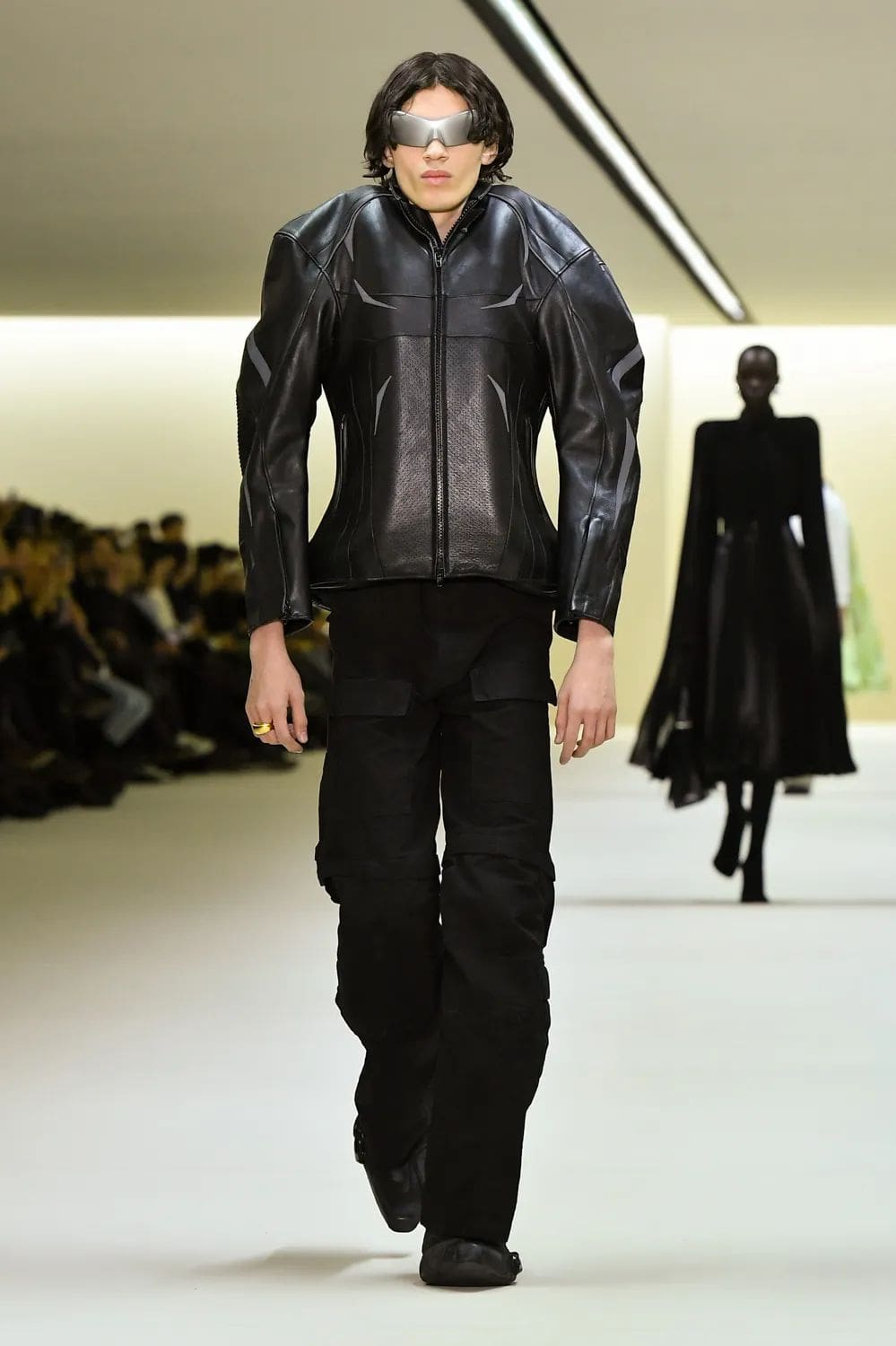 バレンシアガ 秋冬 2023 2024 Runway 雑誌24