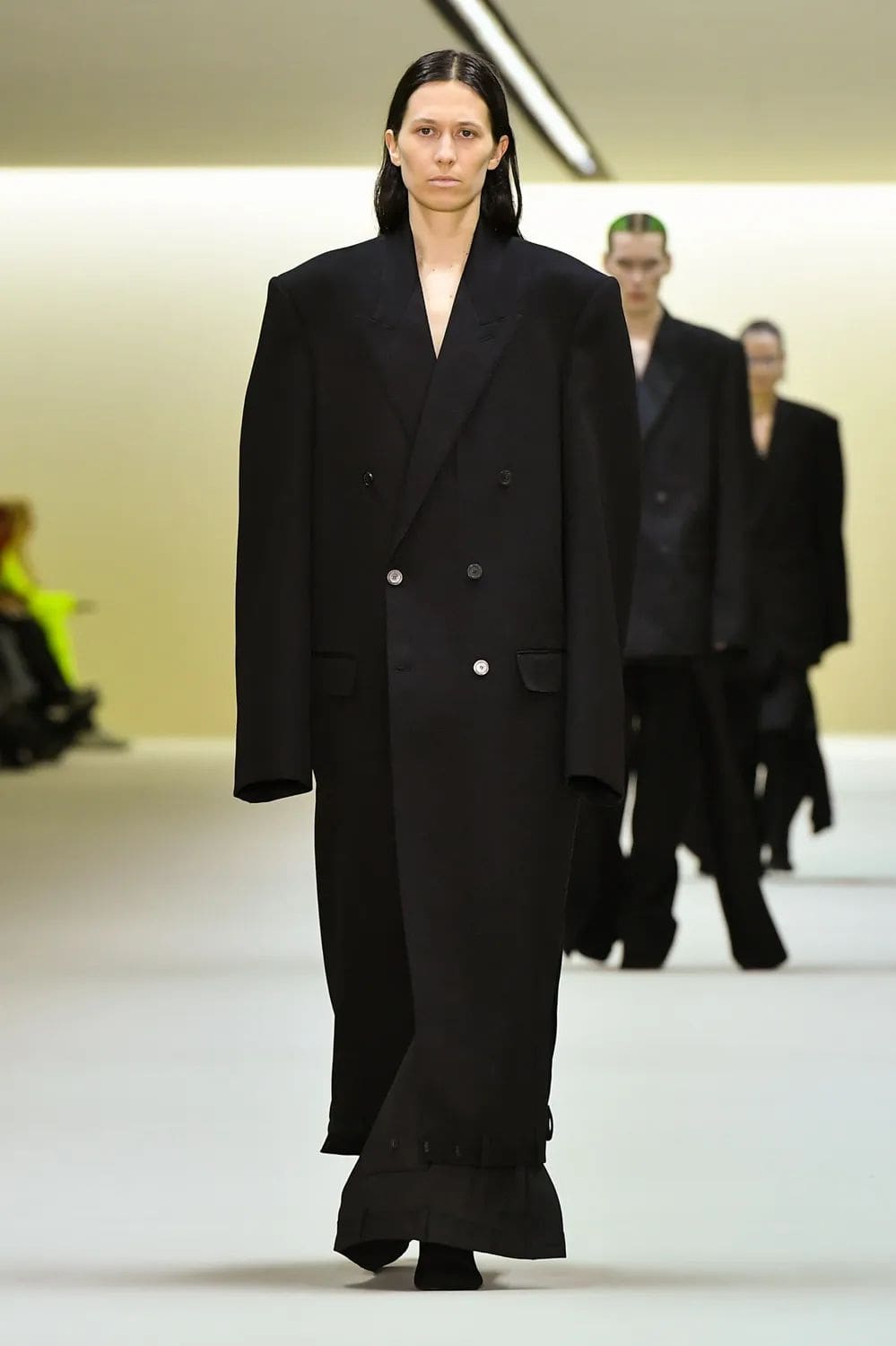 バレンシアガ 秋冬 2023 2024 Runway 雑誌3