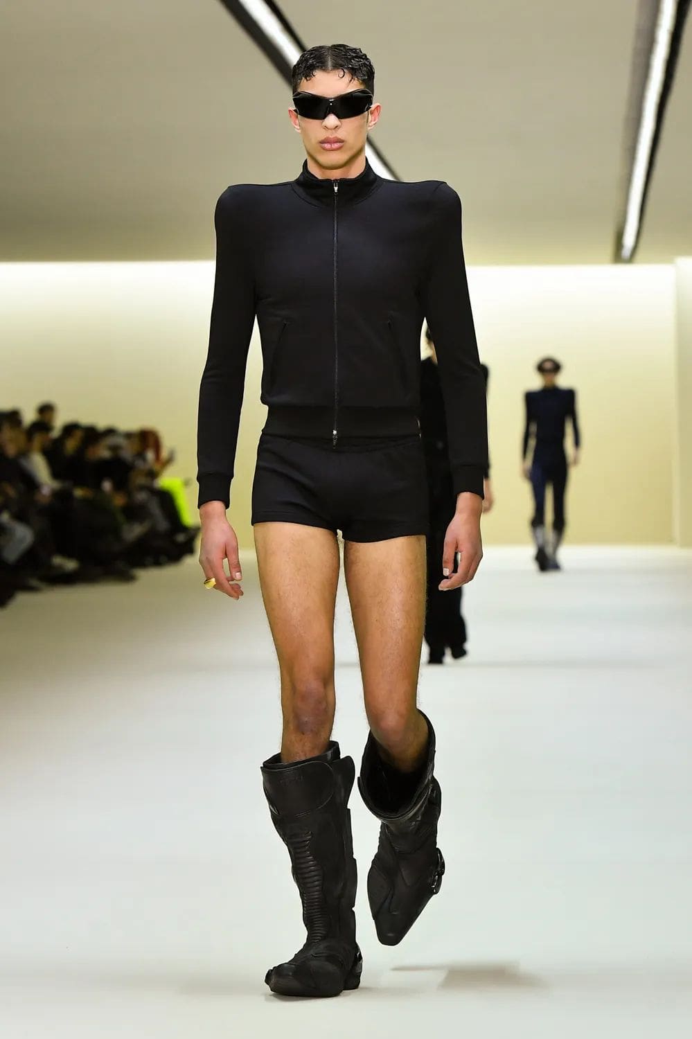 バレンシアガ 秋冬 2023 2024 Runway 雑誌36