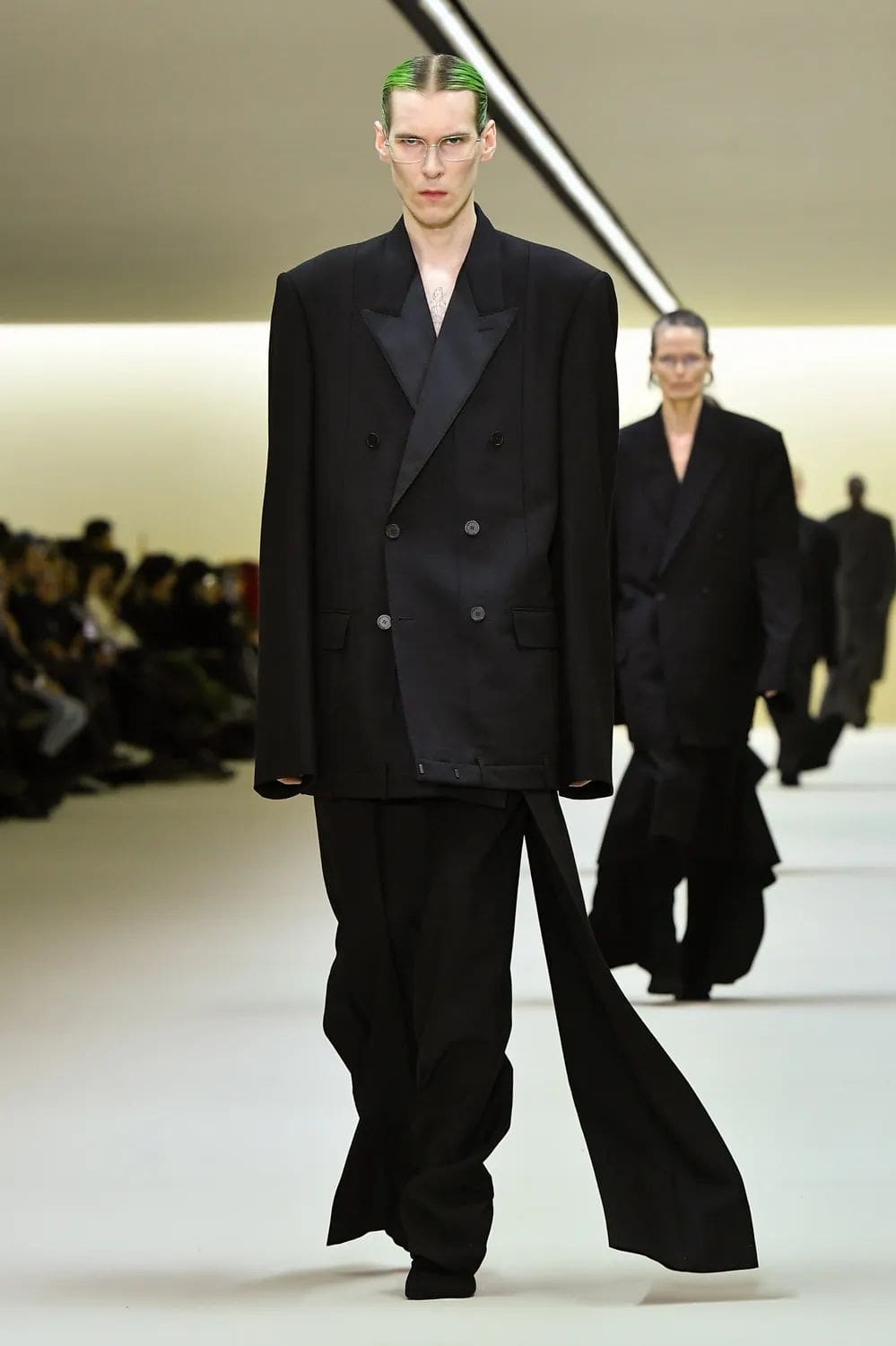 バレンシアガ 秋冬 2023 2024 Runway 雑誌4