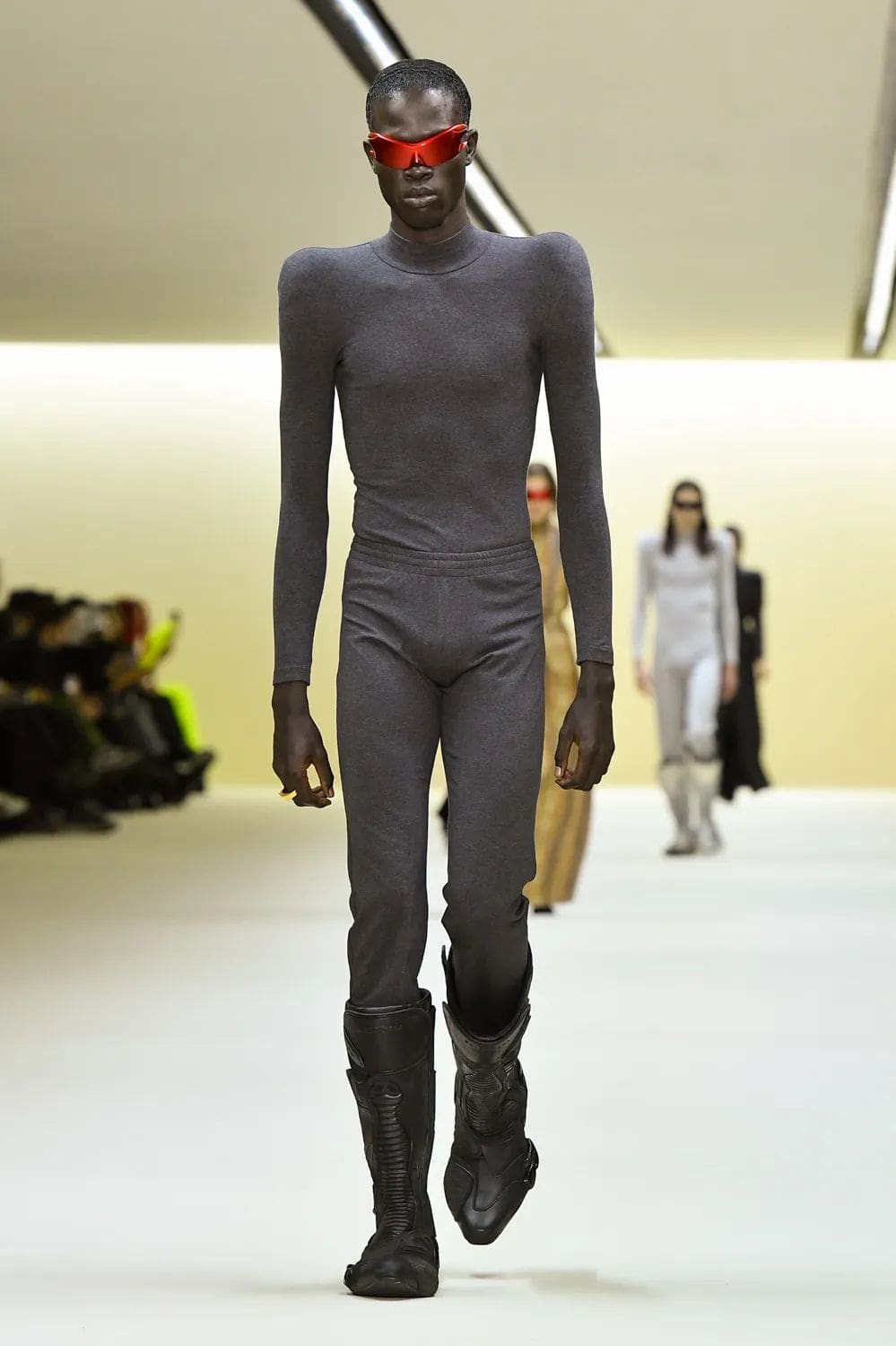 バレンシアガ 秋冬 2023 2024 Runway 雑誌44