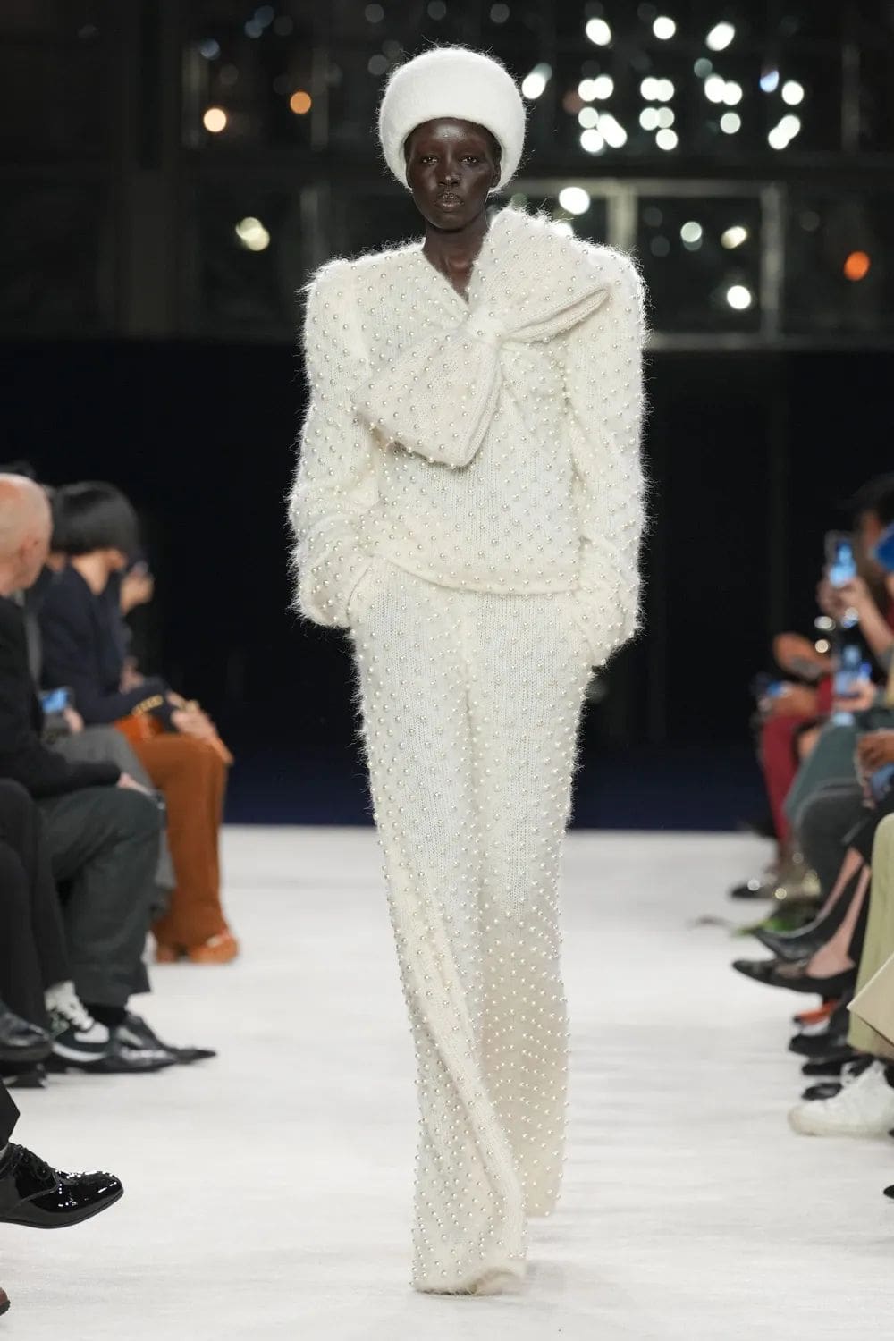 巴尔曼 (Balmain) 秋冬 2023 2024 巴黎 Runway 13杂志