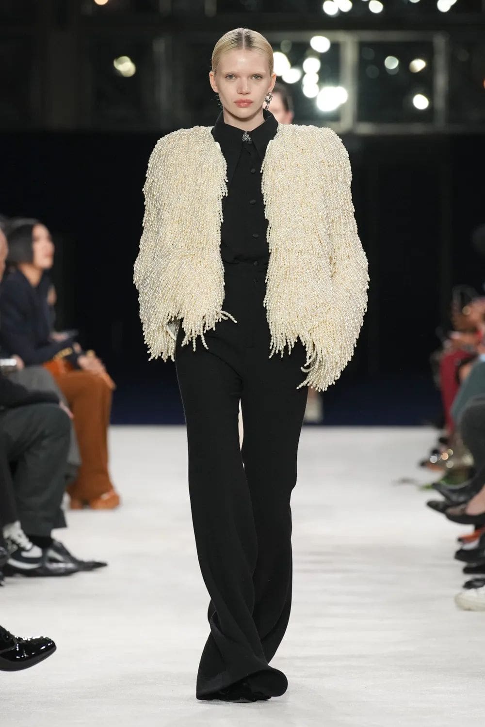 巴尔曼 (Balmain) 秋冬 2023 2024 巴黎 Runway 16杂志