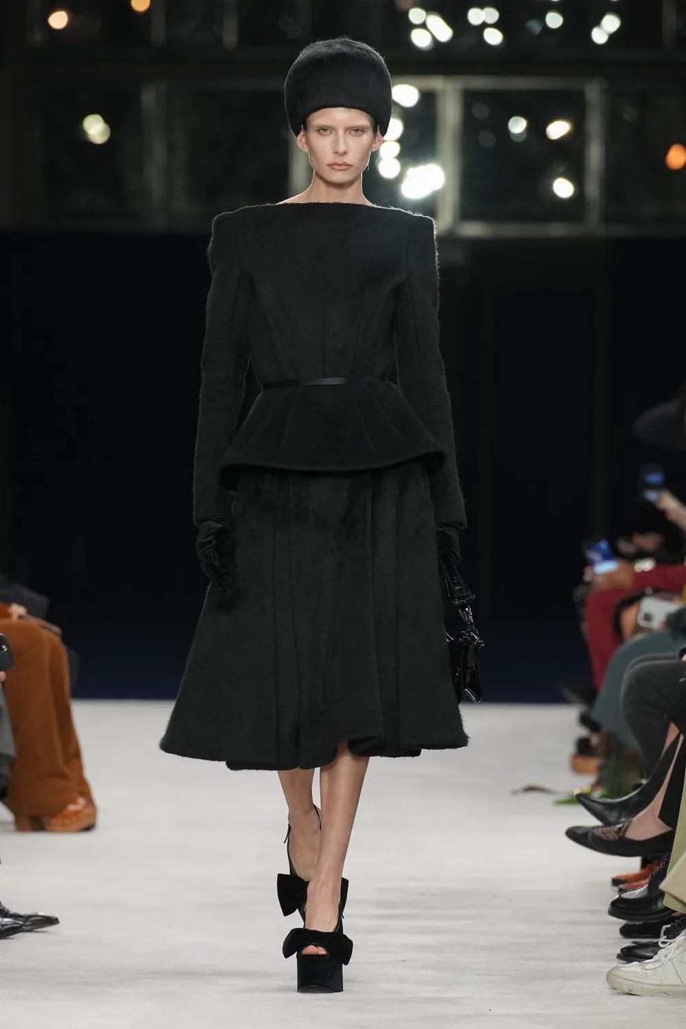 巴尔曼 (Balmain) 秋冬 2023 2024 巴黎 Runway 2杂志
