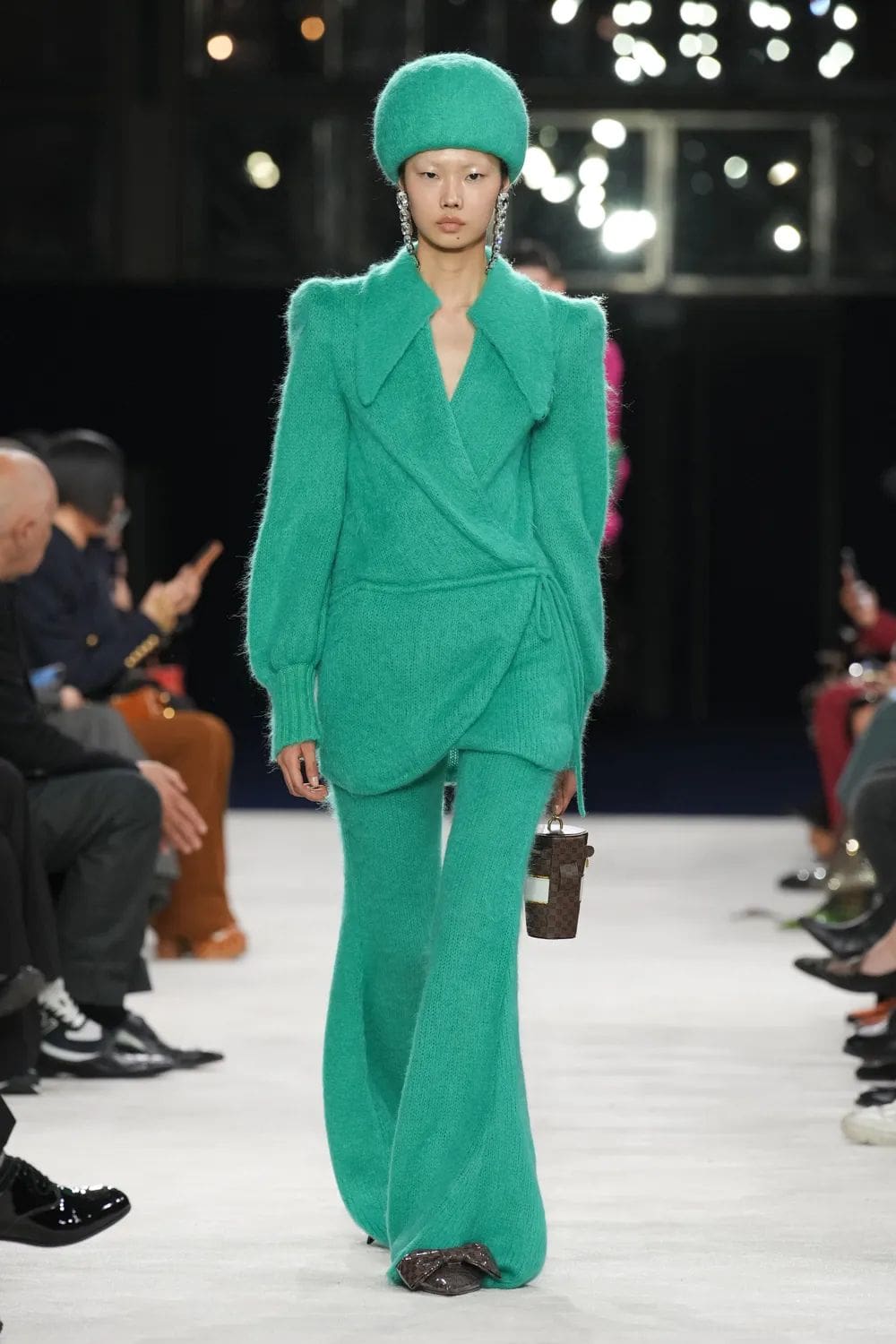 巴尔曼 (Balmain) 秋冬 2023 2024 巴黎 Runway 20杂志