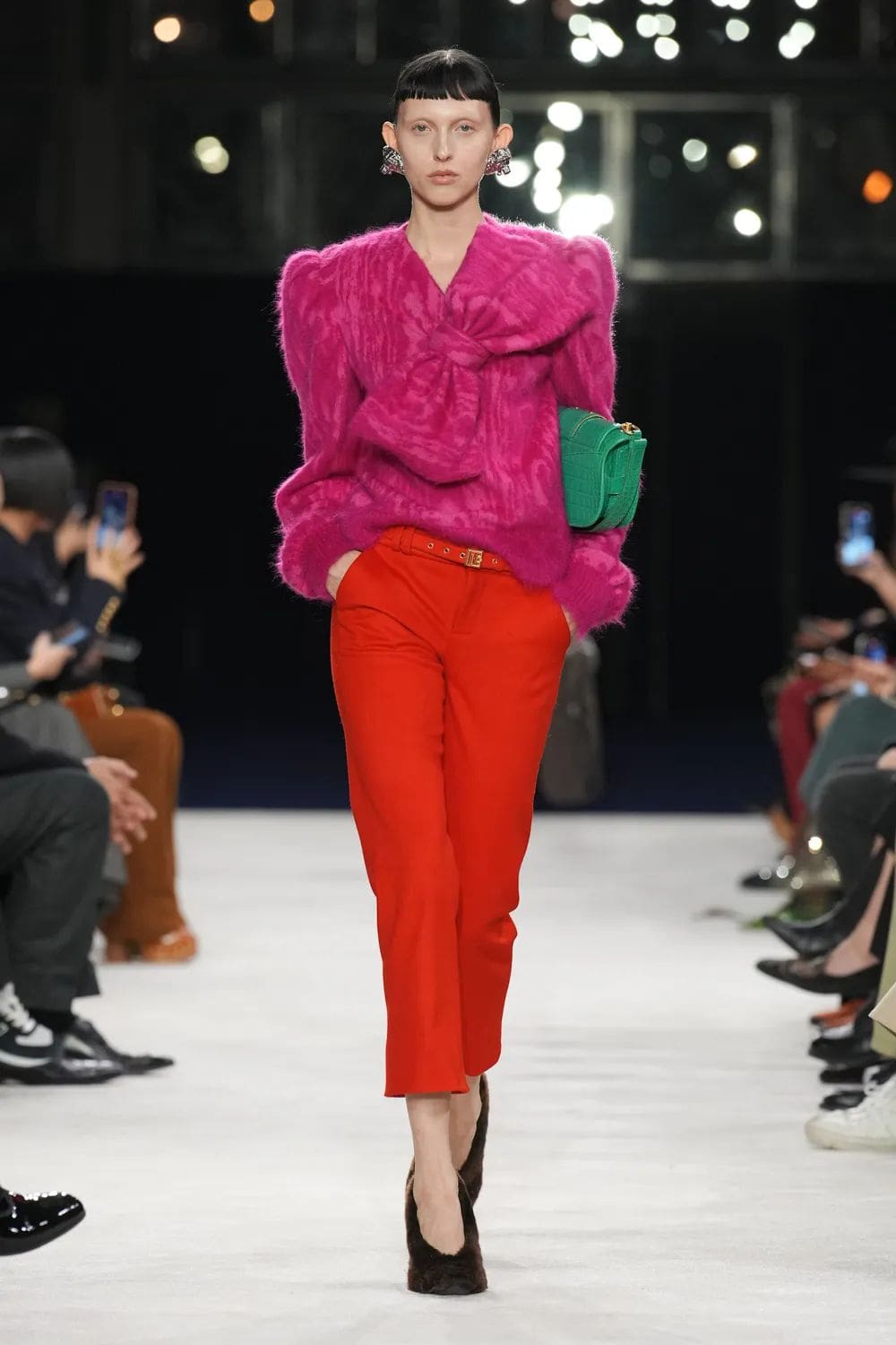 巴尔曼 (Balmain) 秋冬 2023 2024 巴黎 Runway 21杂志