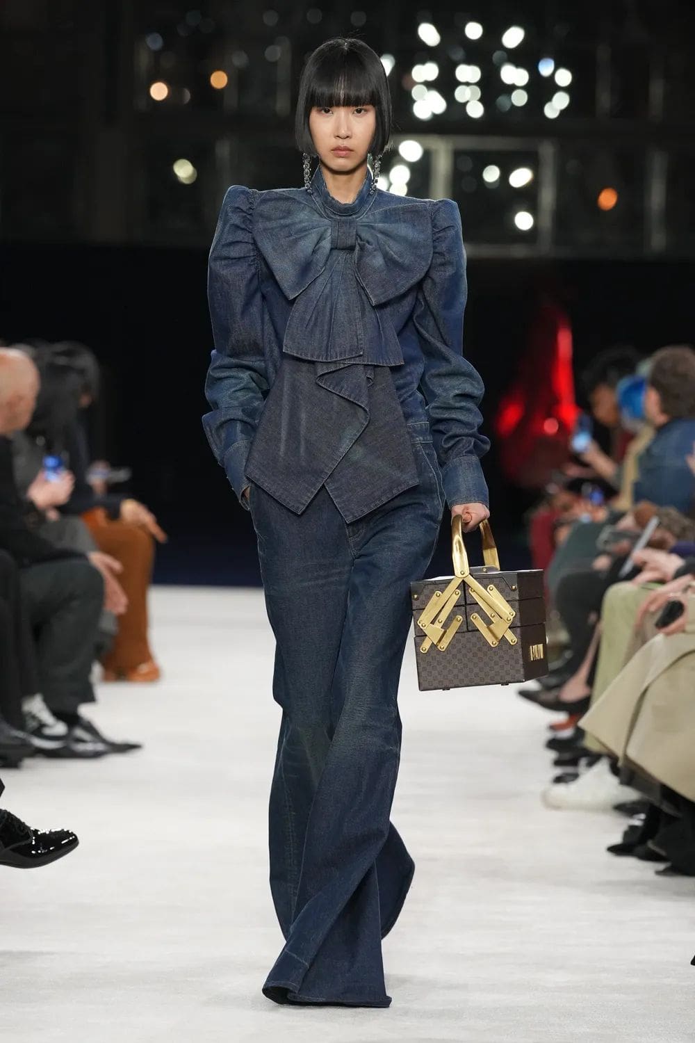 巴尔曼 (Balmain) 秋冬 2023 2024 巴黎 Runway 23杂志