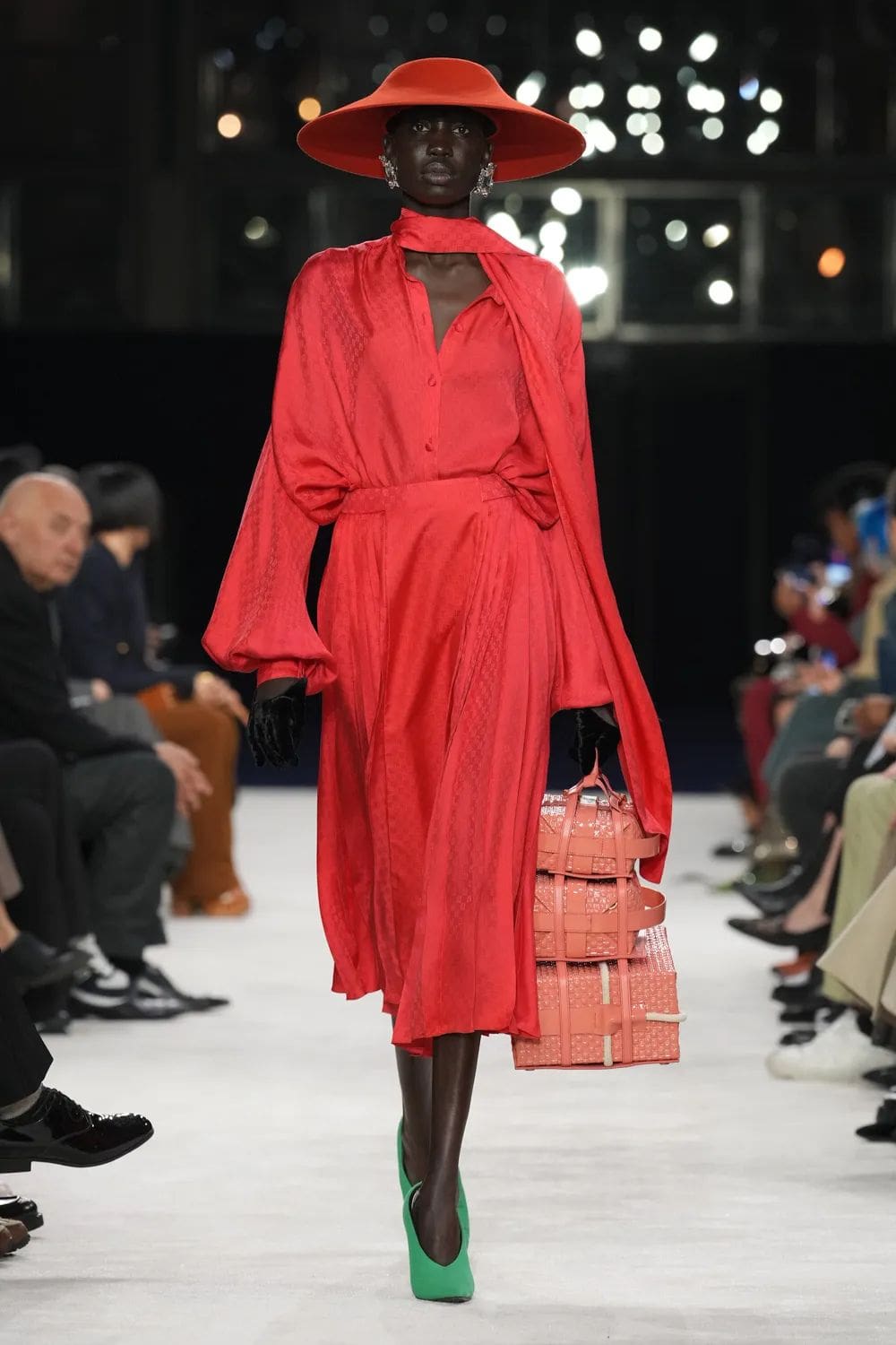 巴尔曼 (Balmain) 秋冬 2023 2024 巴黎 Runway 25杂志