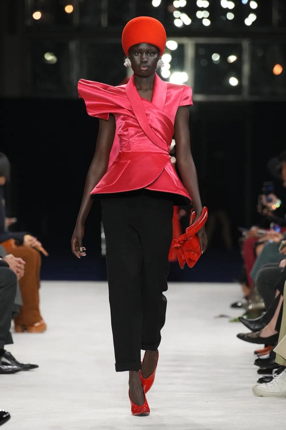巴尔曼 (Balmain) 秋冬 2023 2024 巴黎 Runway 26杂志