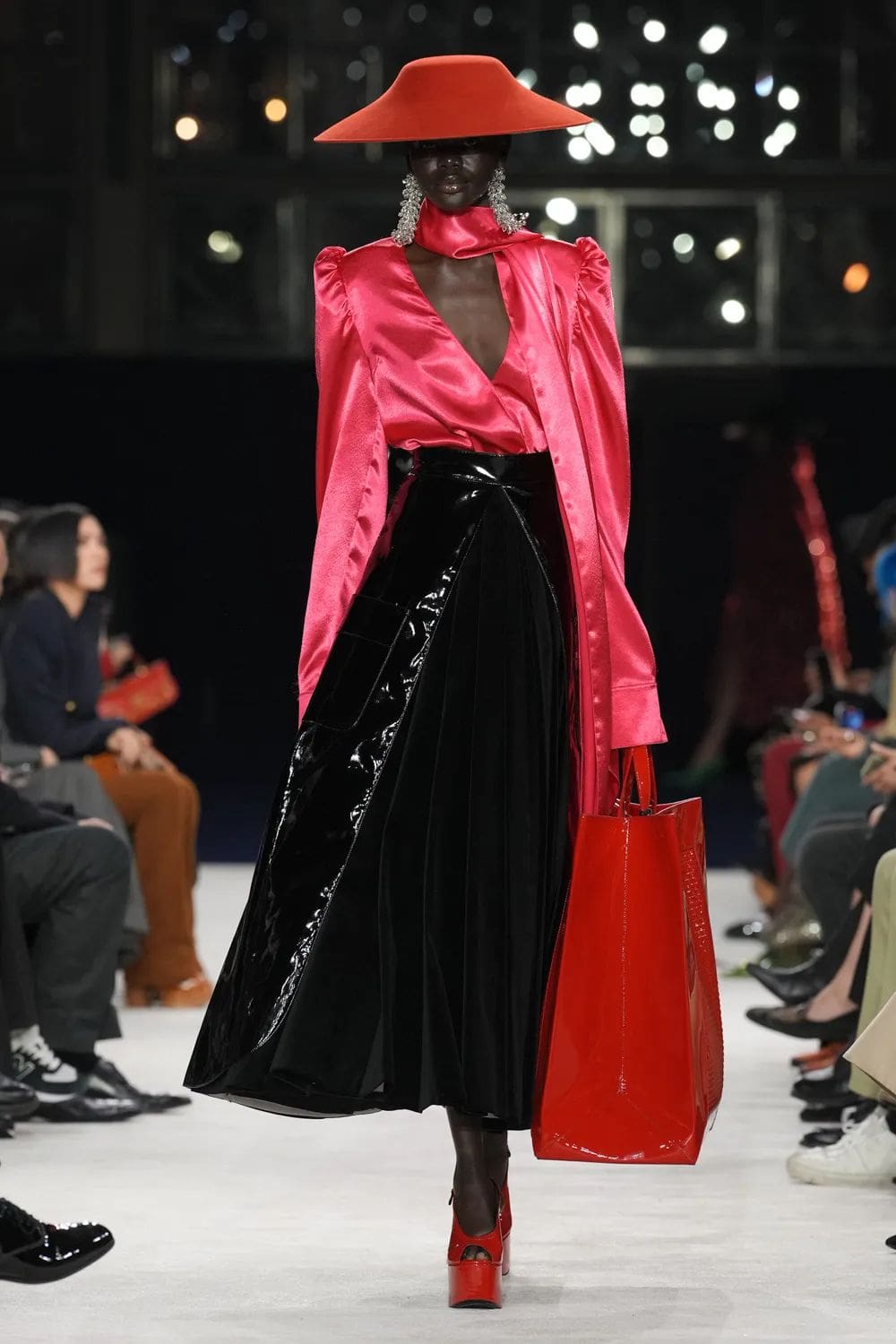 巴尔曼 (Balmain) 秋冬 2023 2024 巴黎 Runway 27杂志