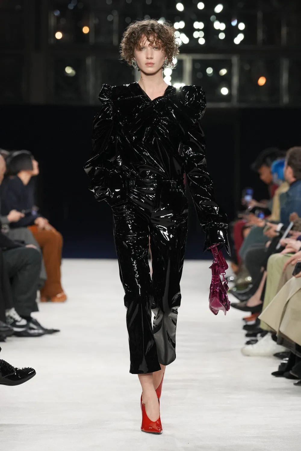 巴尔曼 (Balmain) 秋冬 2023 2024 巴黎 Runway 28杂志