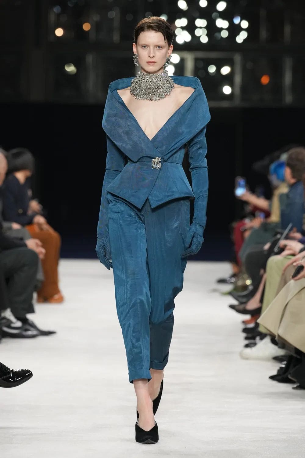 巴尔曼 (Balmain) 秋冬 2023 2024 巴黎 Runway 37杂志