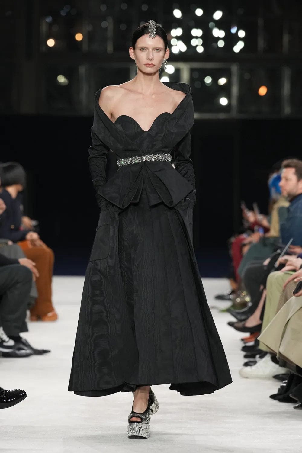 巴尔曼 (Balmain) 秋冬 2023 2024 巴黎 Runway 38杂志