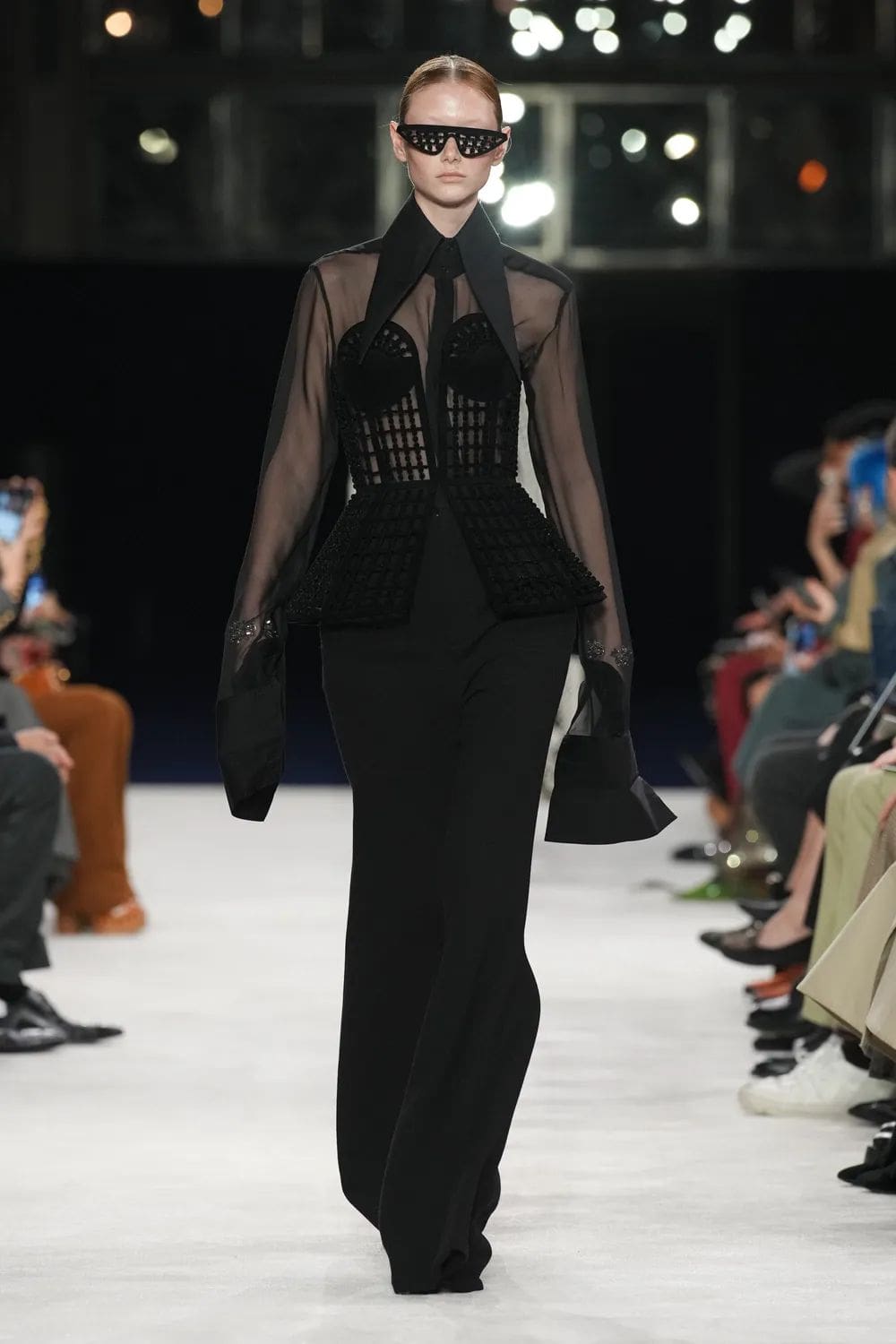 巴尔曼 (Balmain) 秋冬 2023 2024 巴黎 Runway 42杂志