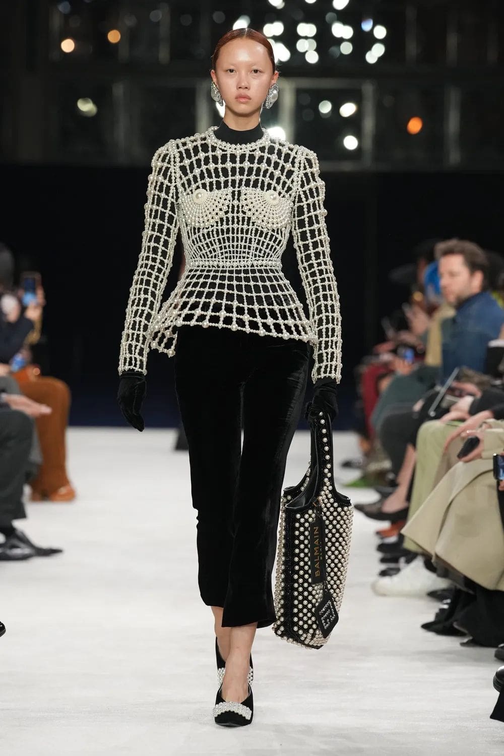 巴尔曼 (Balmain) 秋冬 2023 2024 巴黎 Runway 43杂志
