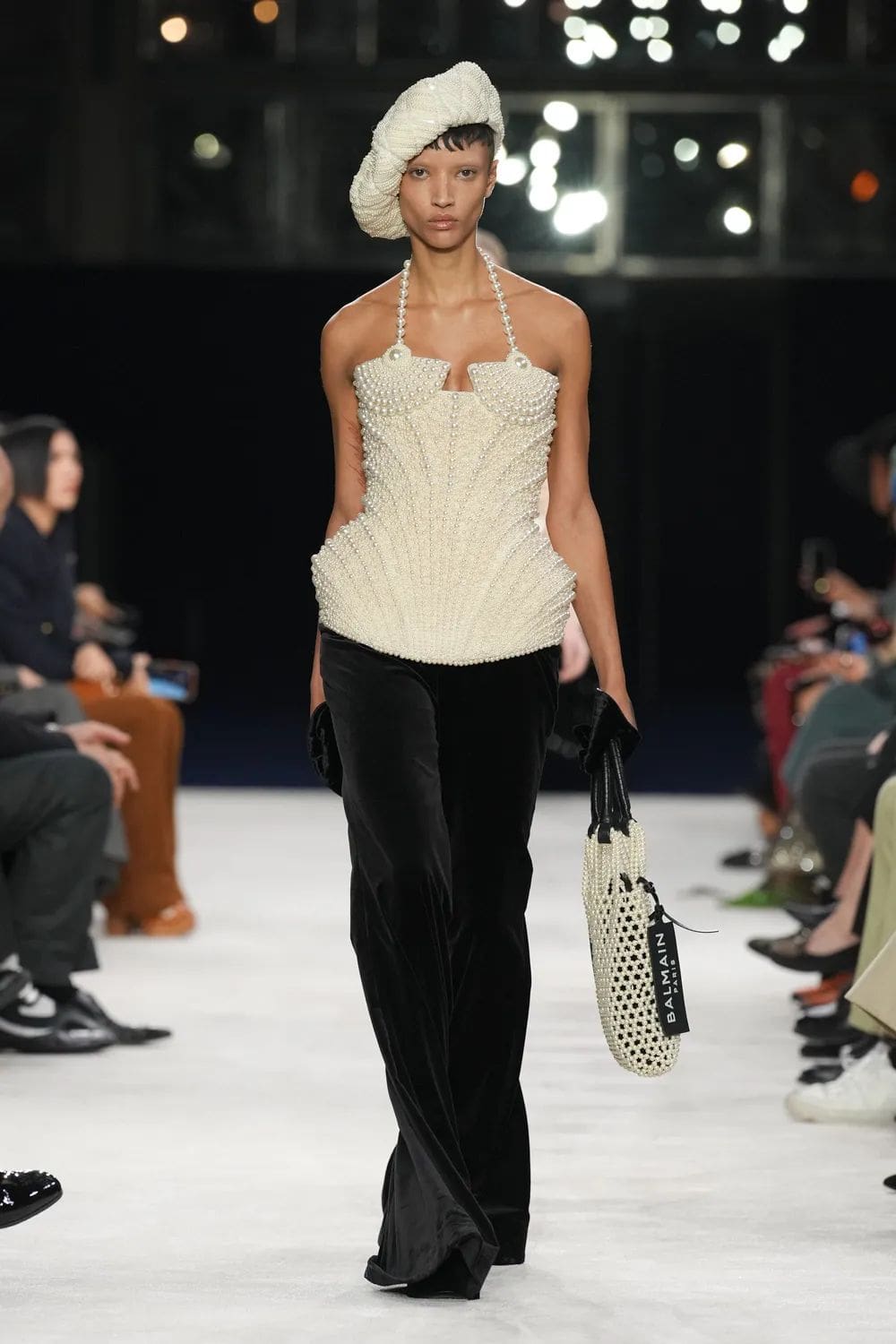 巴尔曼 (Balmain) 秋冬 2023 2024 巴黎 Runway 44杂志