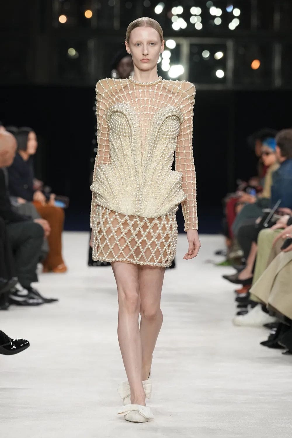 巴尔曼 (Balmain) 秋冬 2023 2024 巴黎 Runway 45杂志