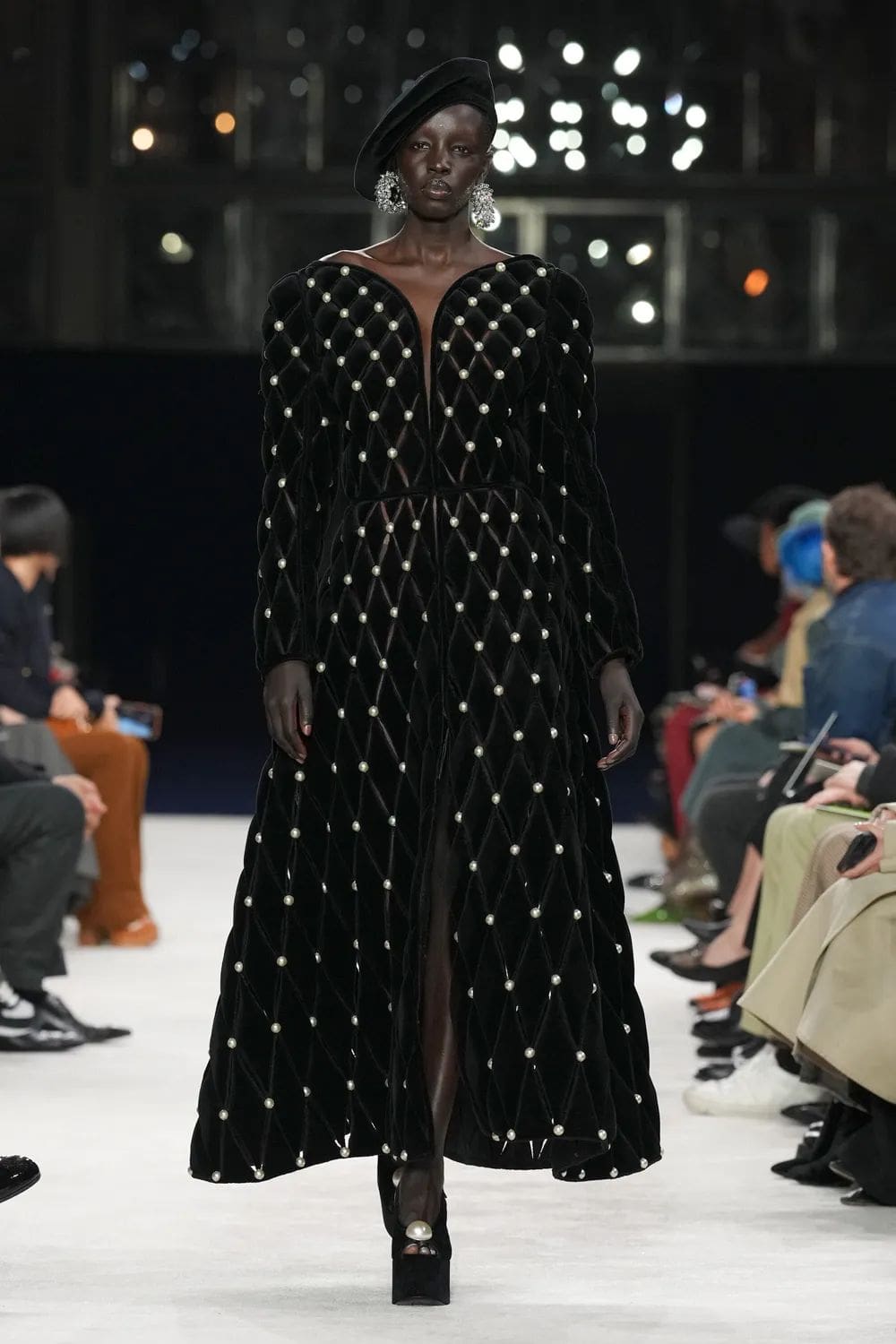 巴尔曼 (Balmain) 秋冬 2023 2024 巴黎 Runway 46杂志