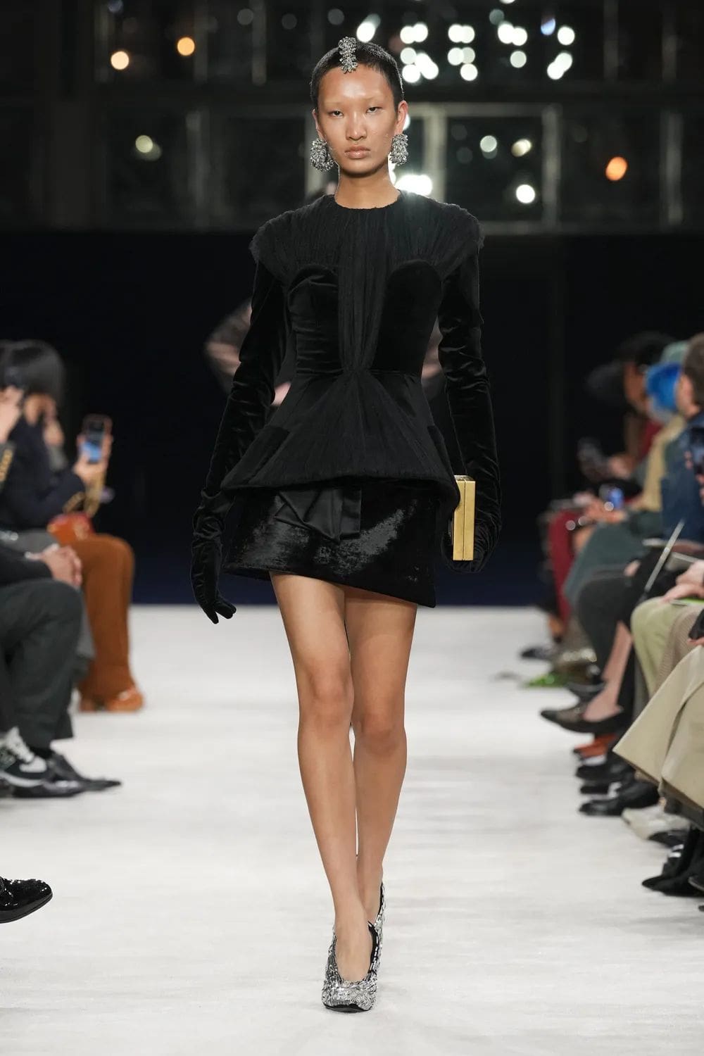 巴尔曼 (Balmain) 秋冬 2023 2024 巴黎 Runway 47杂志