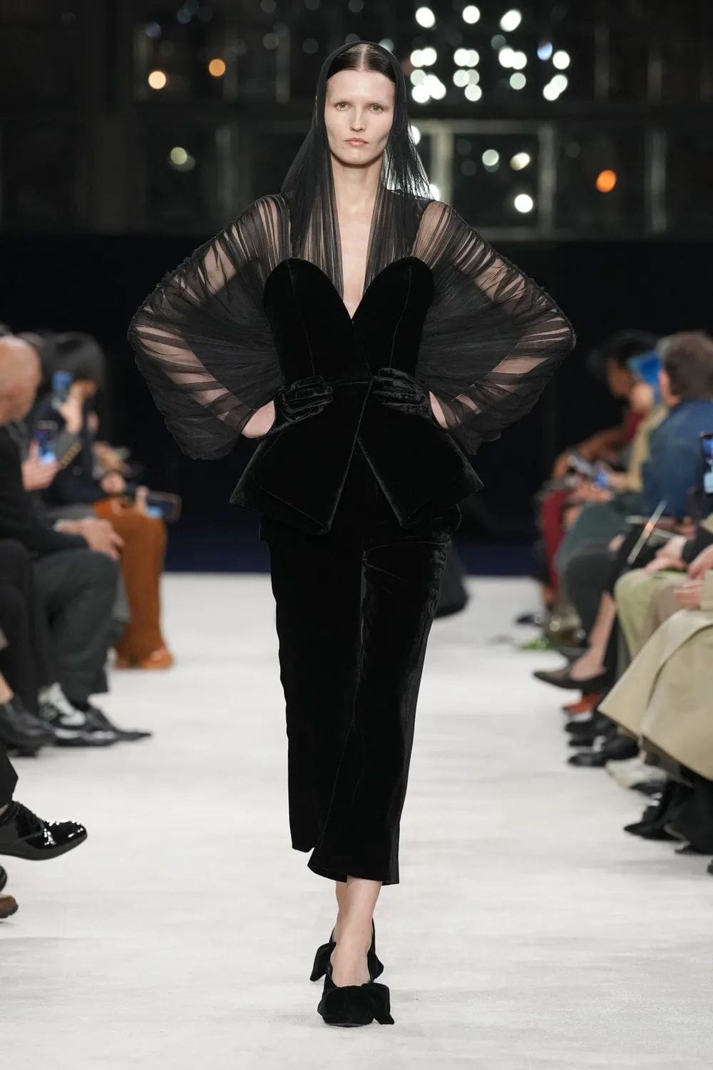 巴尔曼 (Balmain) 秋冬 2023 2024 巴黎 Runway 48杂志