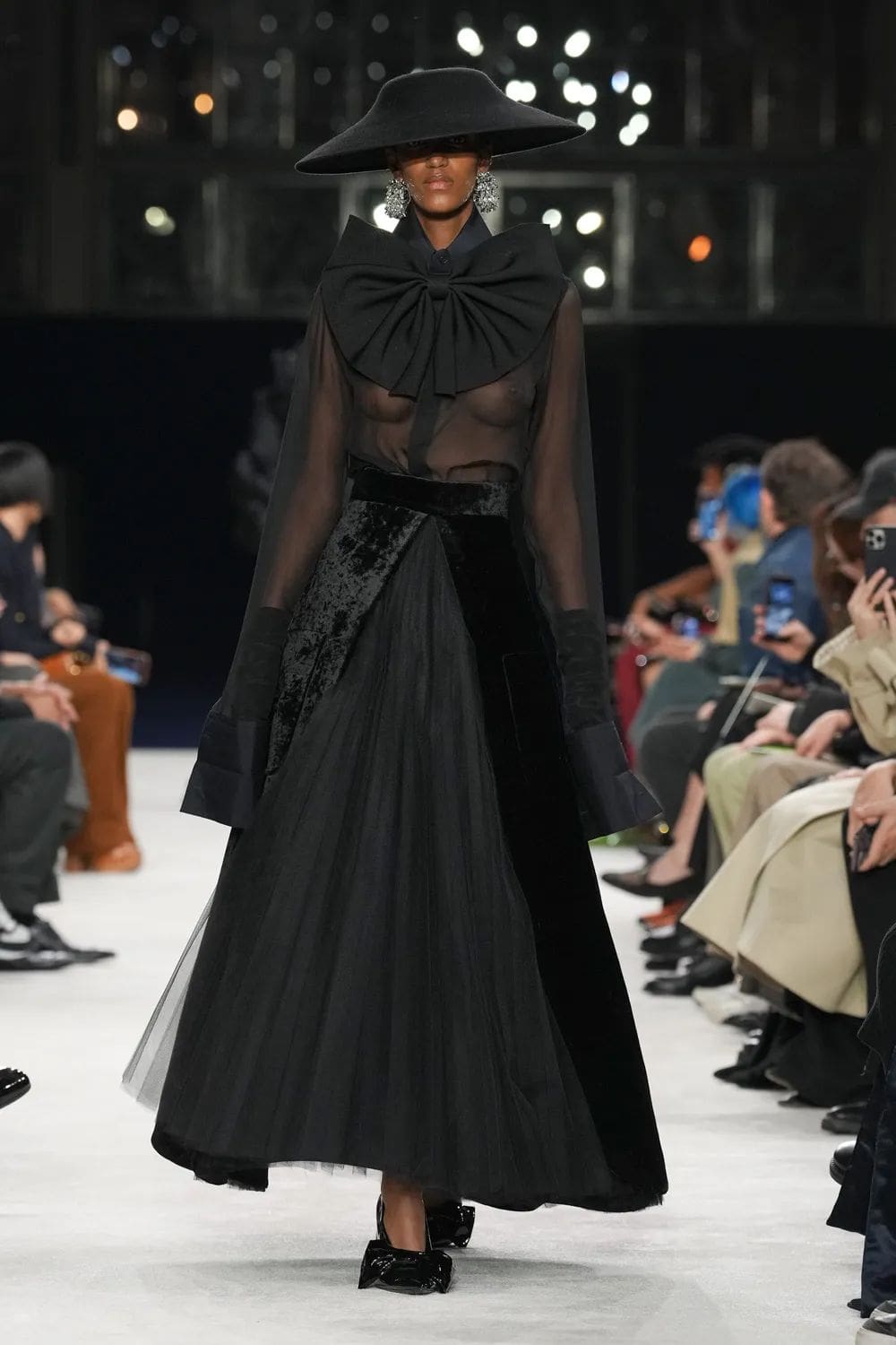 巴尔曼 (Balmain) 秋冬 2023 2024 巴黎 Runway 49杂志