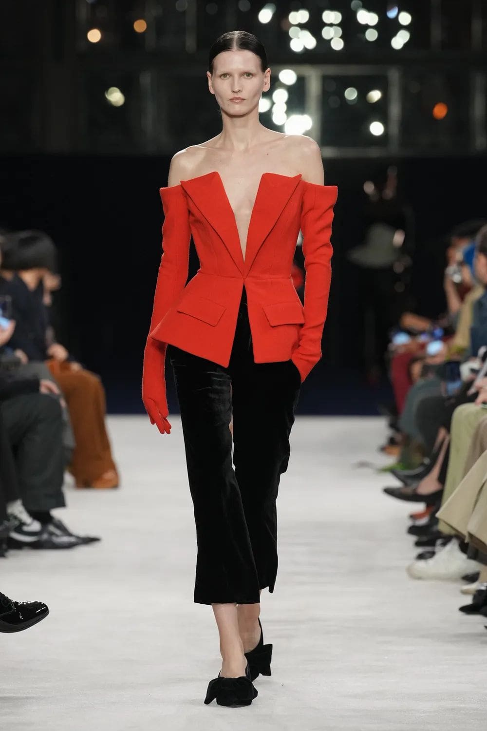 巴尔曼 (Balmain) 秋冬 2023 2024 巴黎 Runway 5杂志