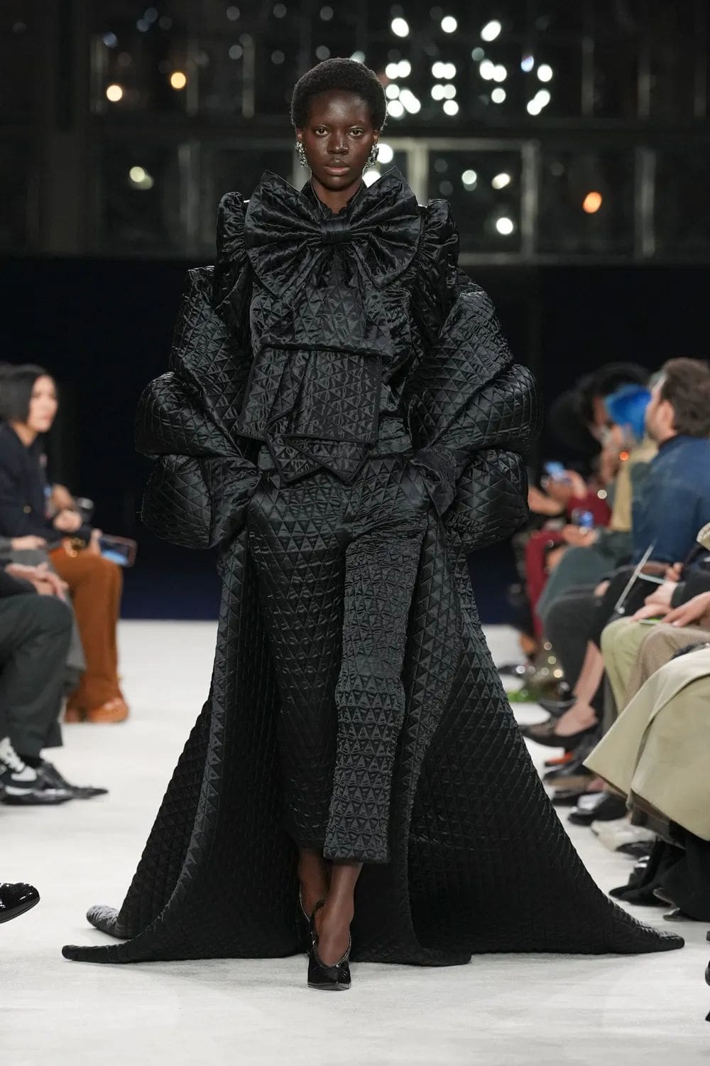 巴尔曼 (Balmain) 秋冬 2023 2024 巴黎 Runway 50杂志