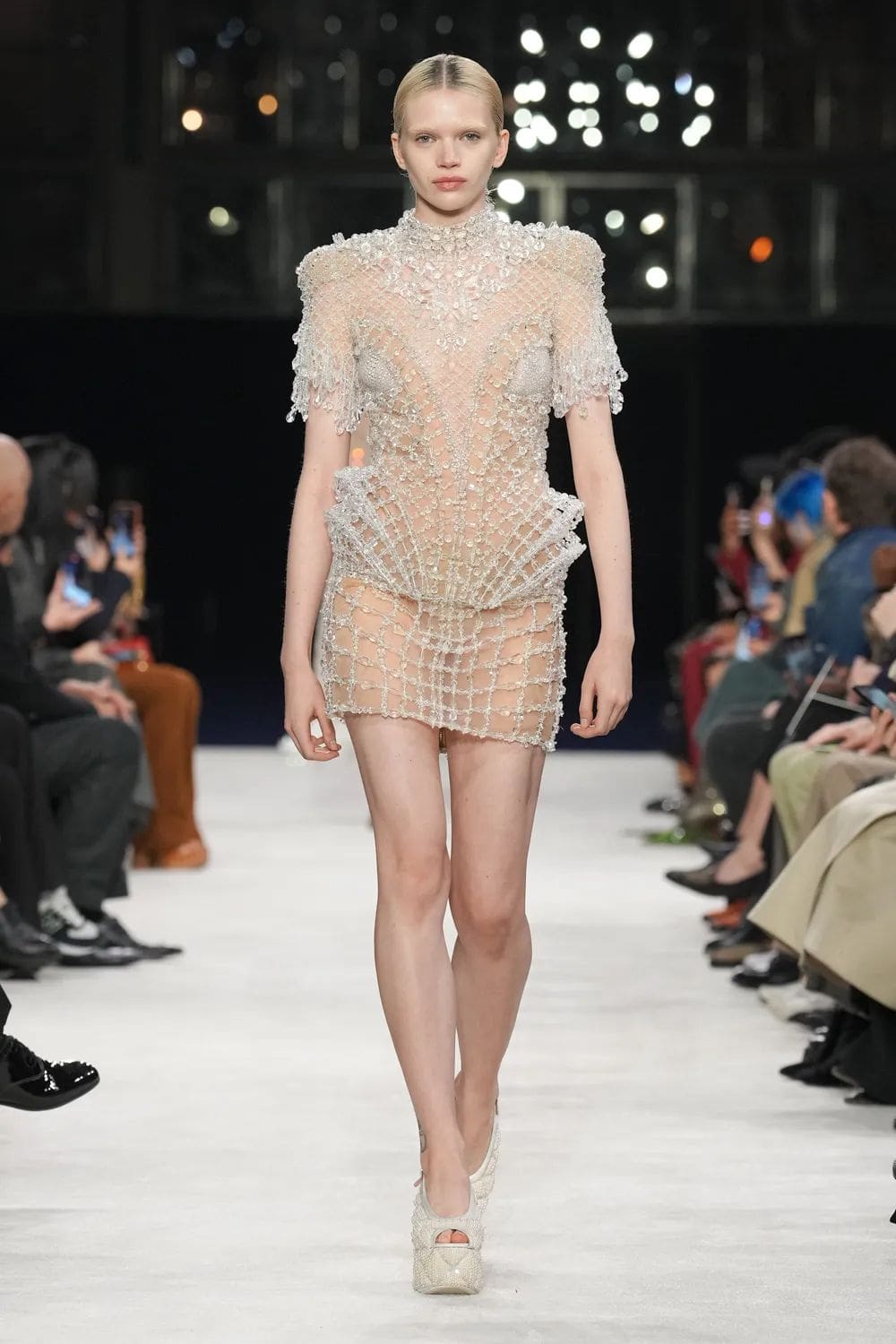 巴尔曼 (Balmain) 秋冬 2023 2024 巴黎 Runway 51杂志