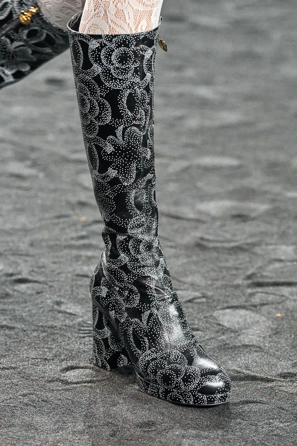 Chanel Fall Winter 2023 2024 Runway Magazine 63