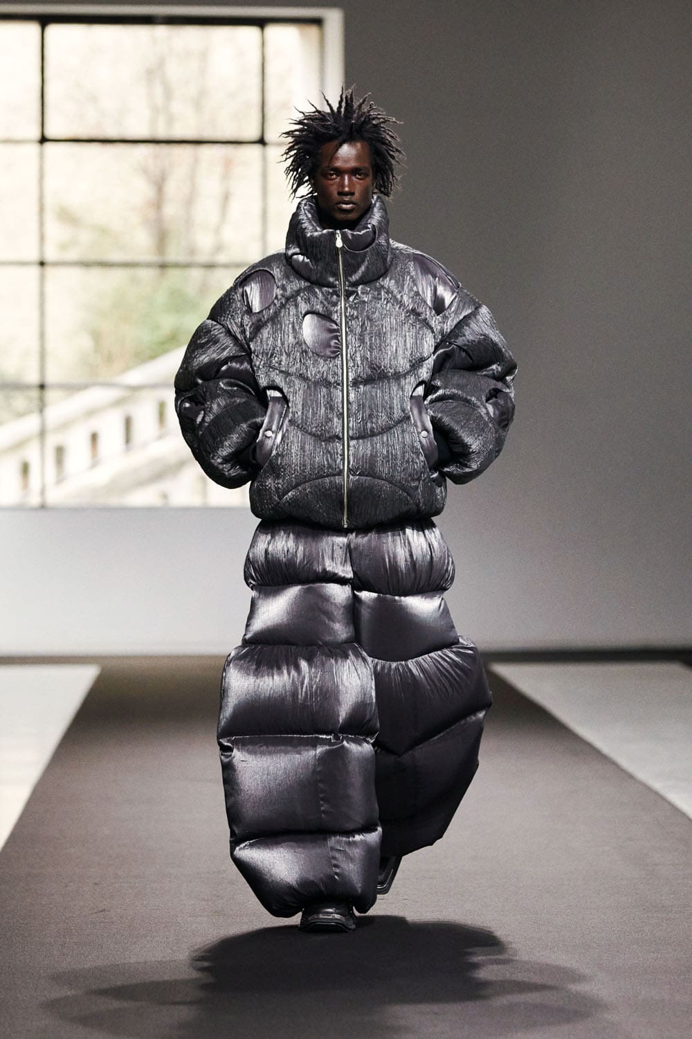 Chenpeng Fall Winter 2023 2024 Paris Runway Magazine 11