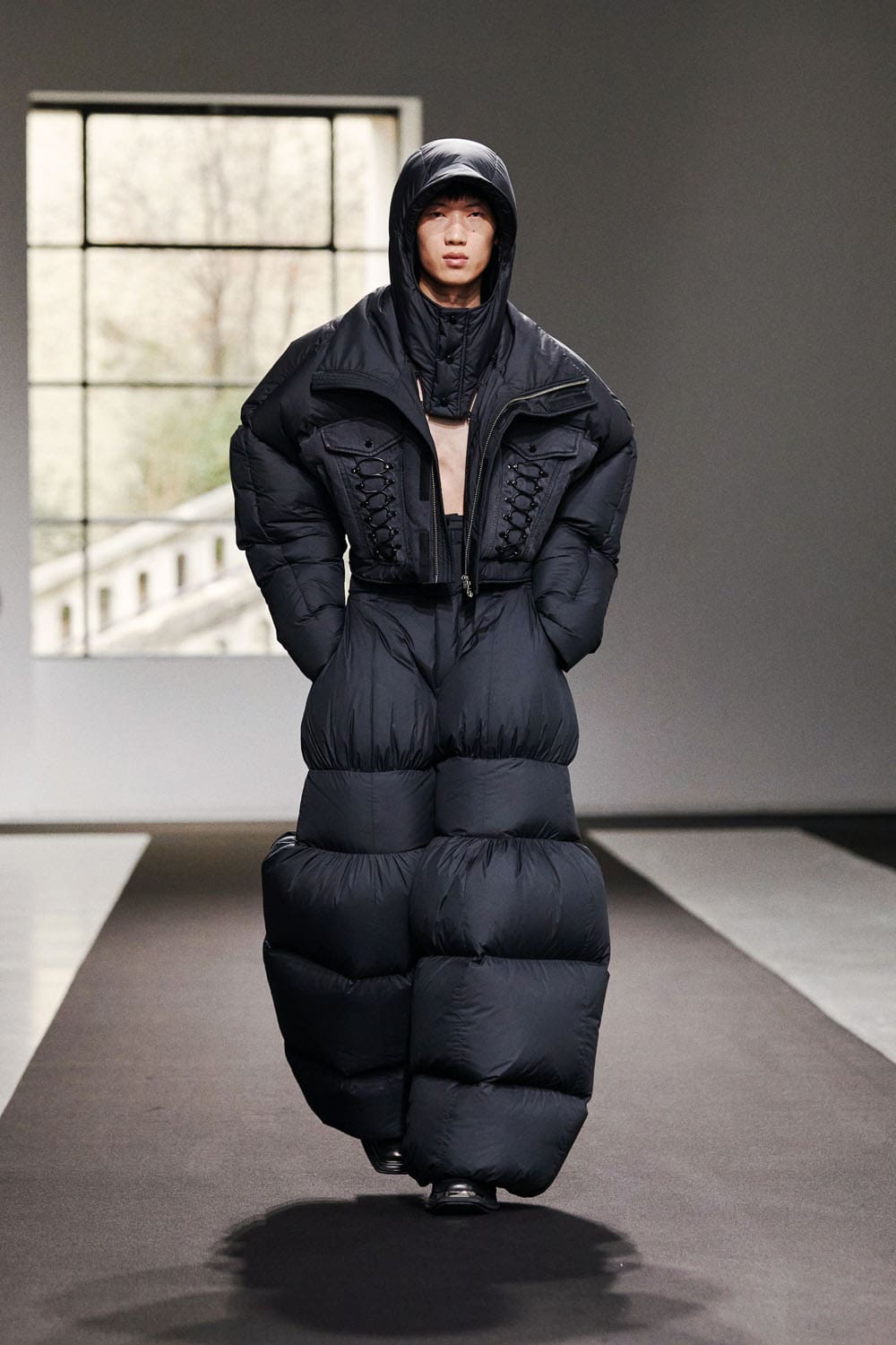 Chenpeng Fall Winter 2023 2024 Paris Runway Magazine 16
