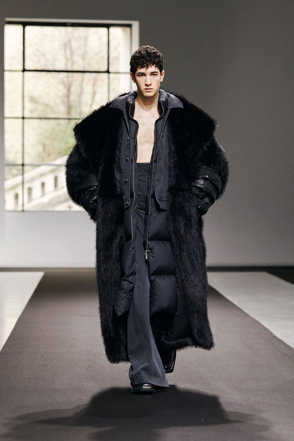 Chenpeng Fall Winter 2023 2024 Paris Runway Magazine 17