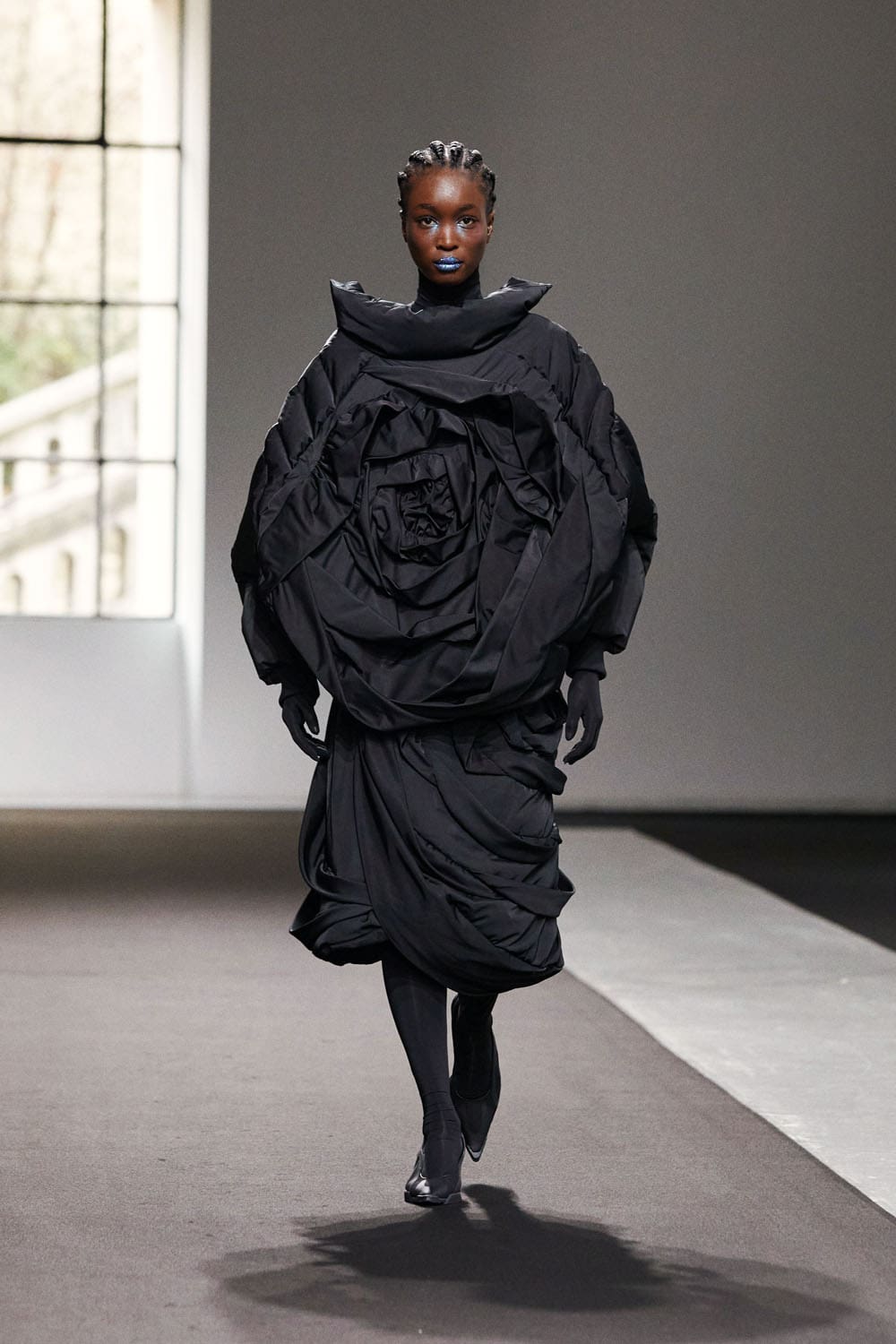 Chenpeng Fall Winter 2023 2024 Paris Runway Magazine 18