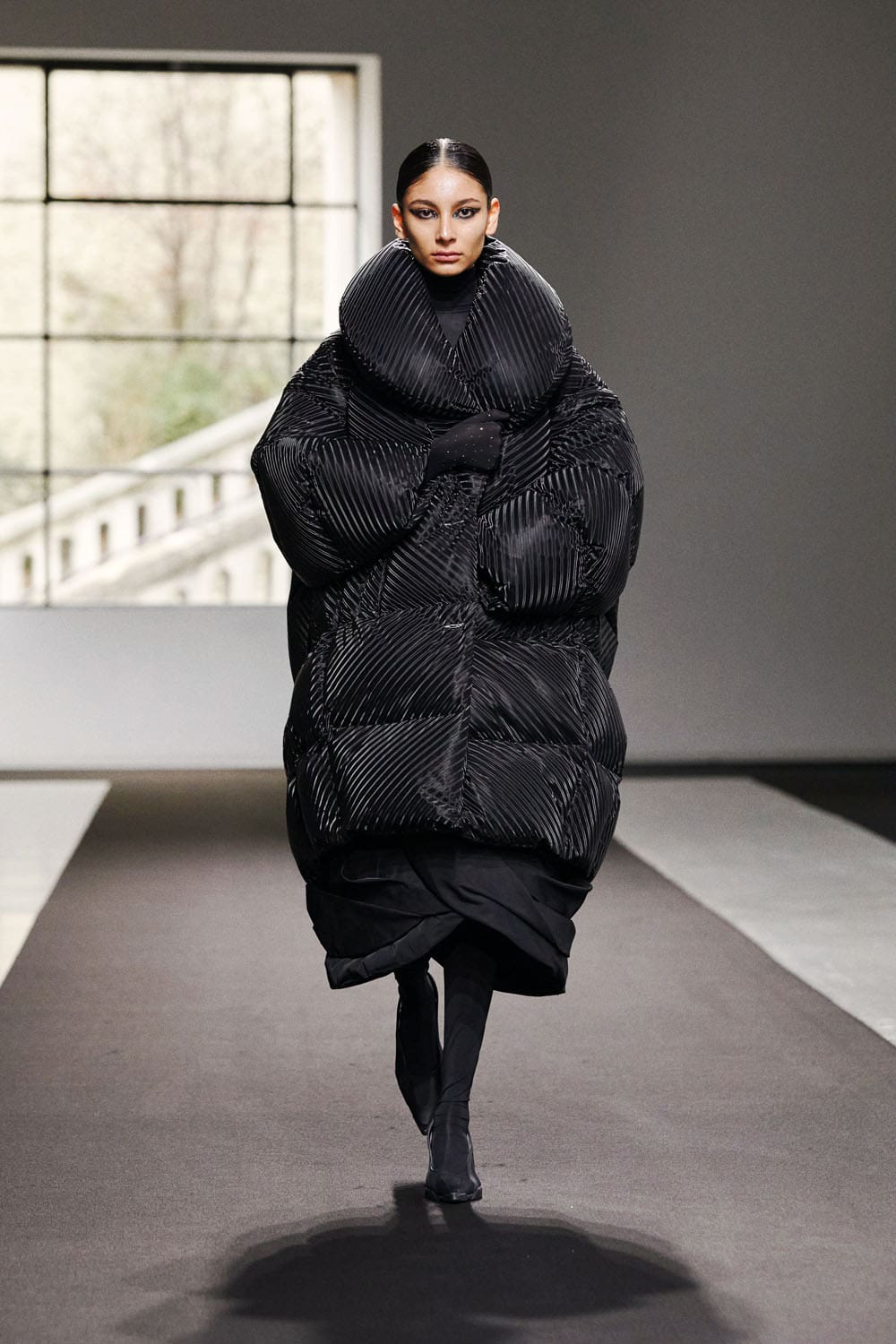 Chenpeng Fall Winter 2023 2024 Paris Runway Magazine 19