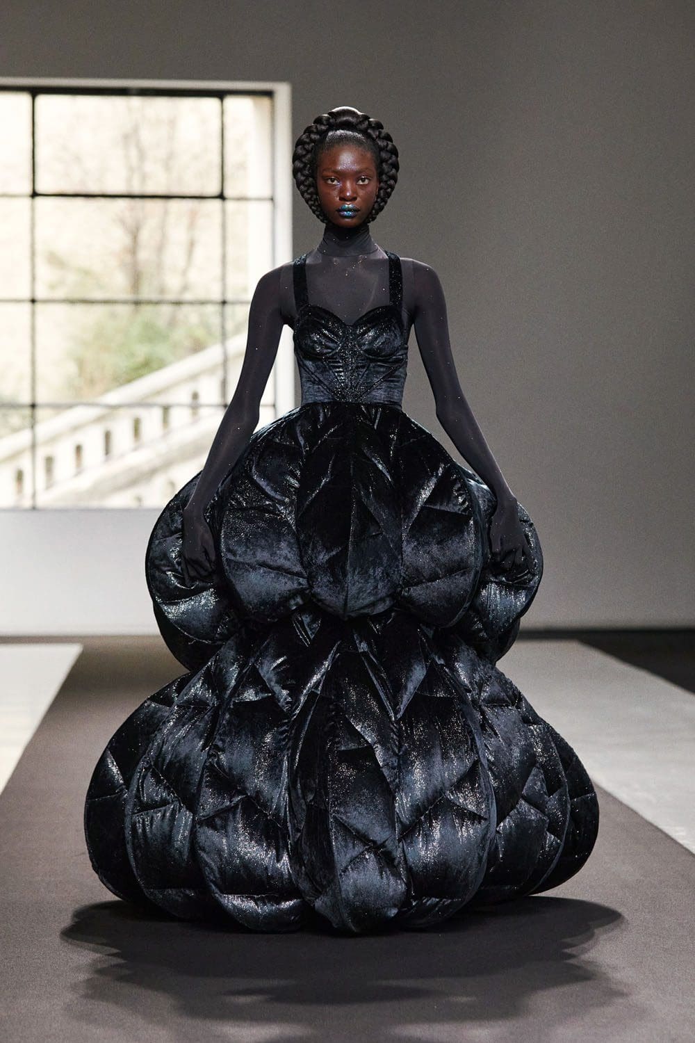 Chenpeng Fall Winter 2023 2024 Paris Runway Magazine 3