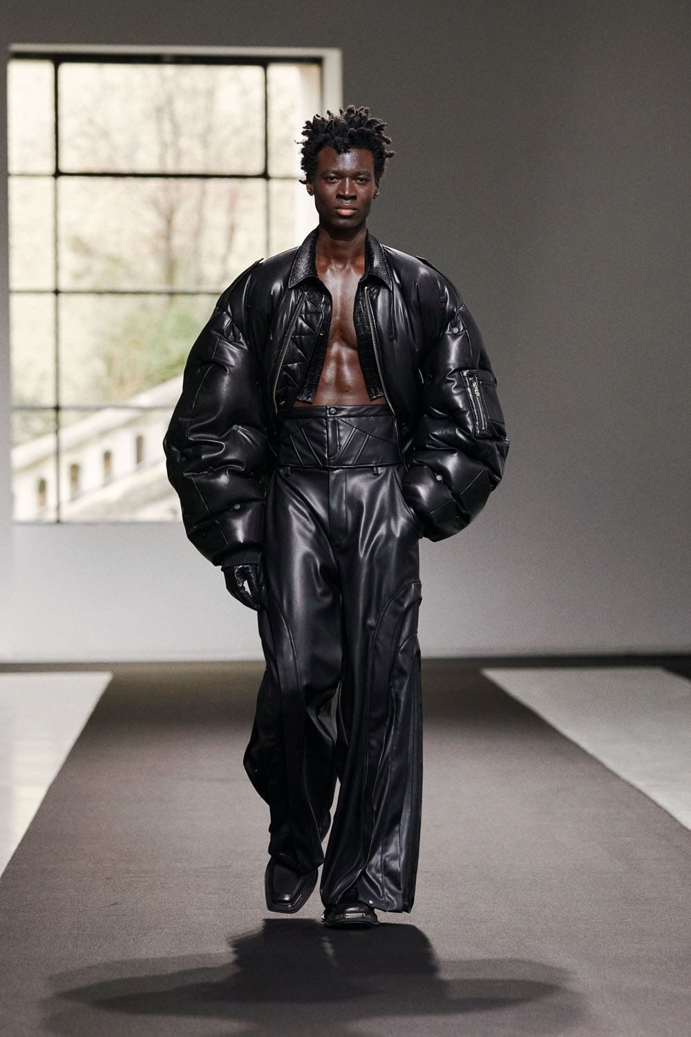 Chenpeng Fall Winter 2023 2024 Paris Runway Magazine 5