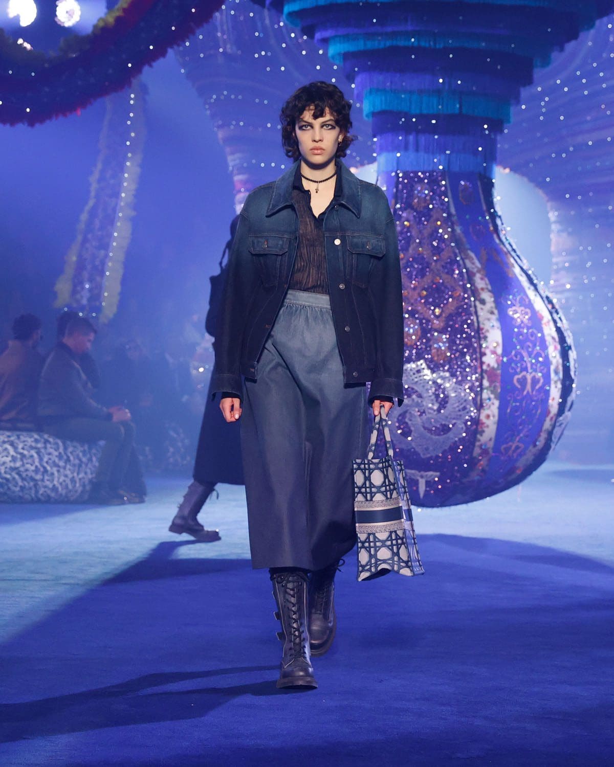 迪奥秋冬 2023 2024 巴黎 Runway 21杂志