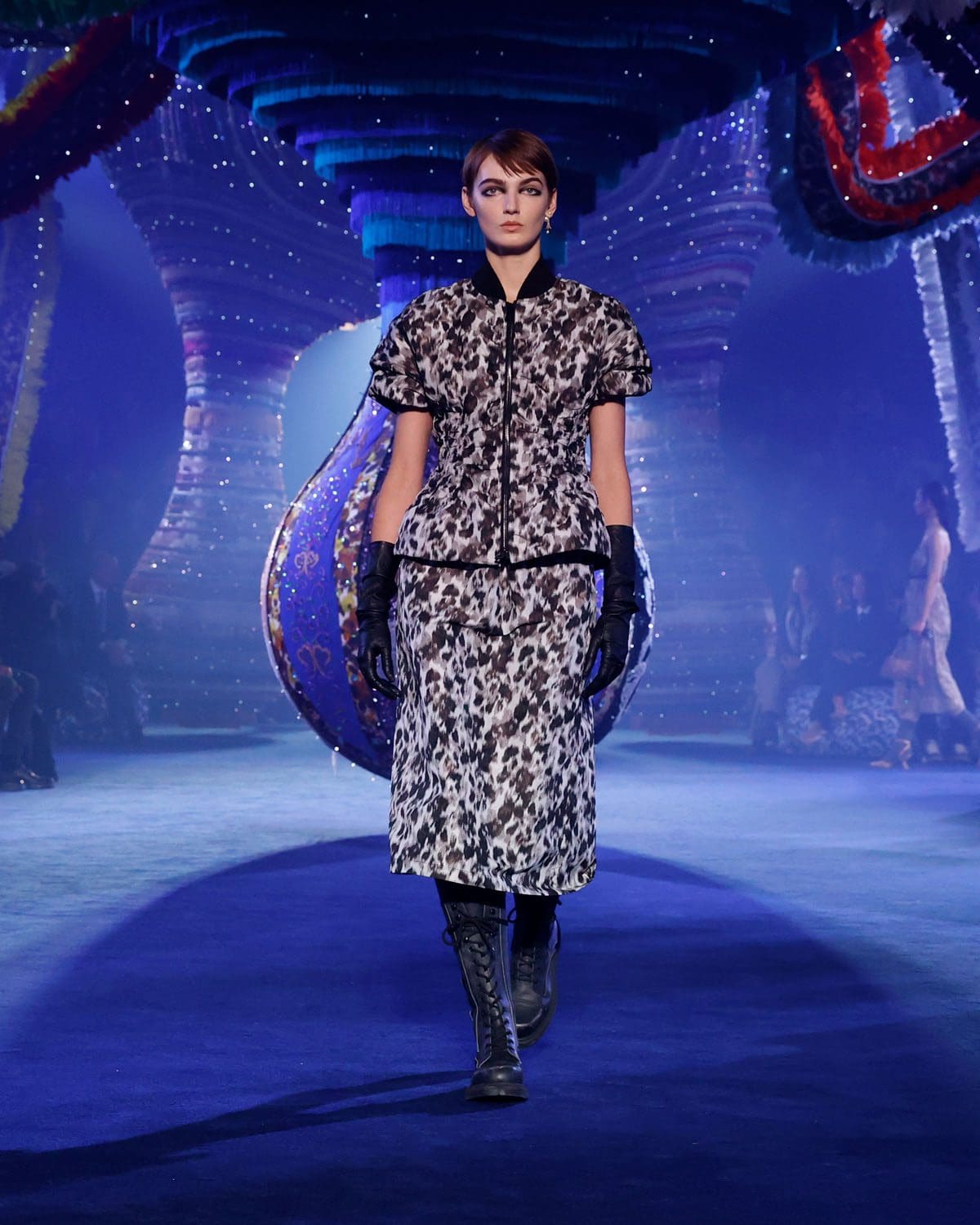 迪奥秋冬 2023 2024 巴黎 Runway 76杂志
