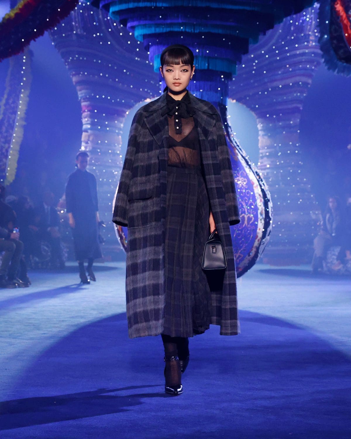 迪奥秋冬 2023 2024 巴黎 Runway 82杂志