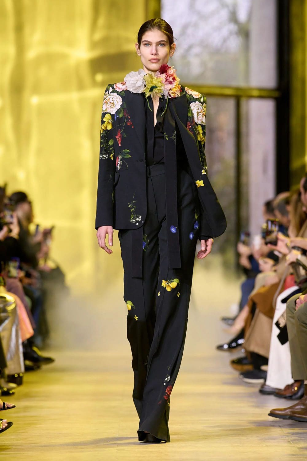Elie Saab Autunno Inverno 2023 2024 Parigi Runway 1 Magazine