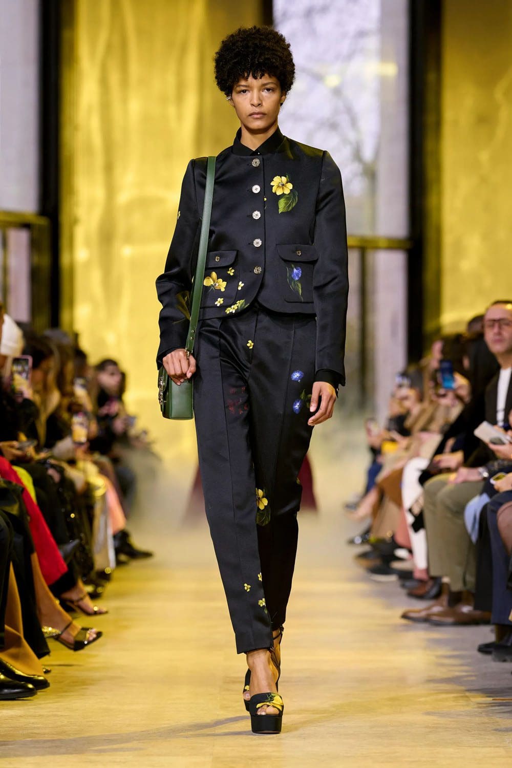 Elie Saab Autunno Inverno 2023 2024 Parigi Runway 10 Magazine