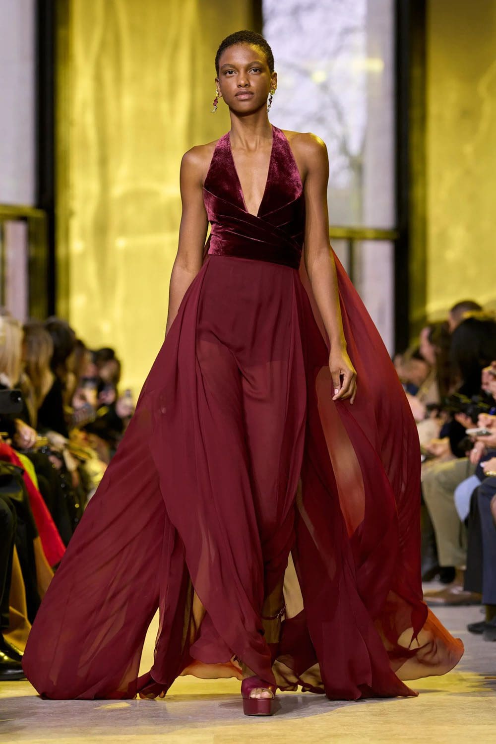 Elie Saab Autunno Inverno 2023 2024 Parigi Runway 16 Magazine