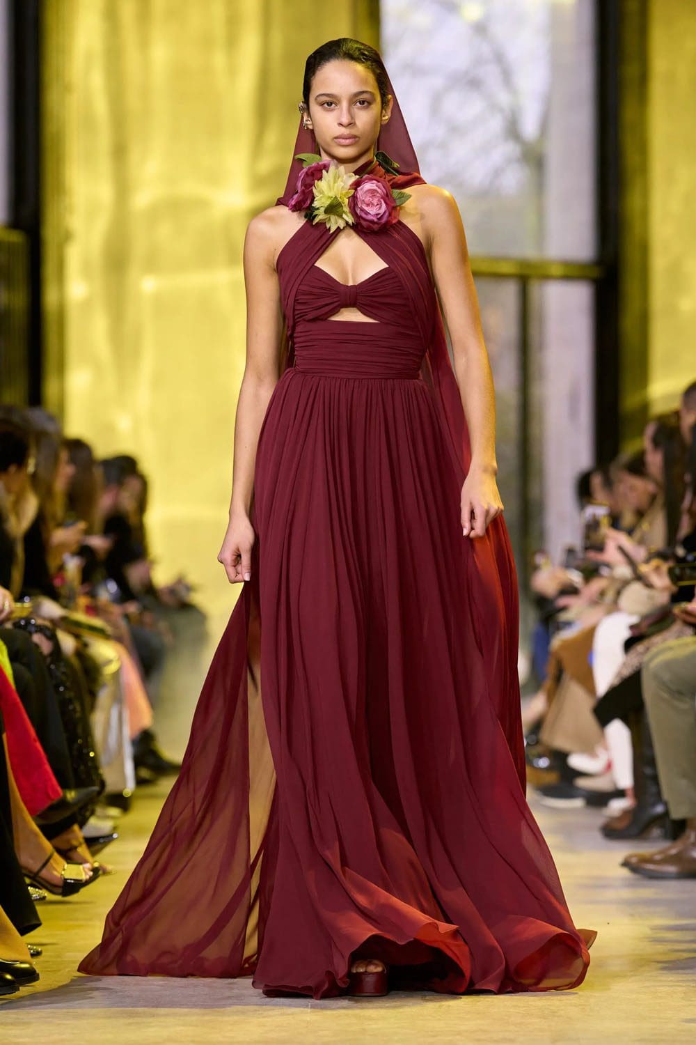 Elie Saab Autunno Inverno 2023 2024 Parigi Runway 17 Magazine