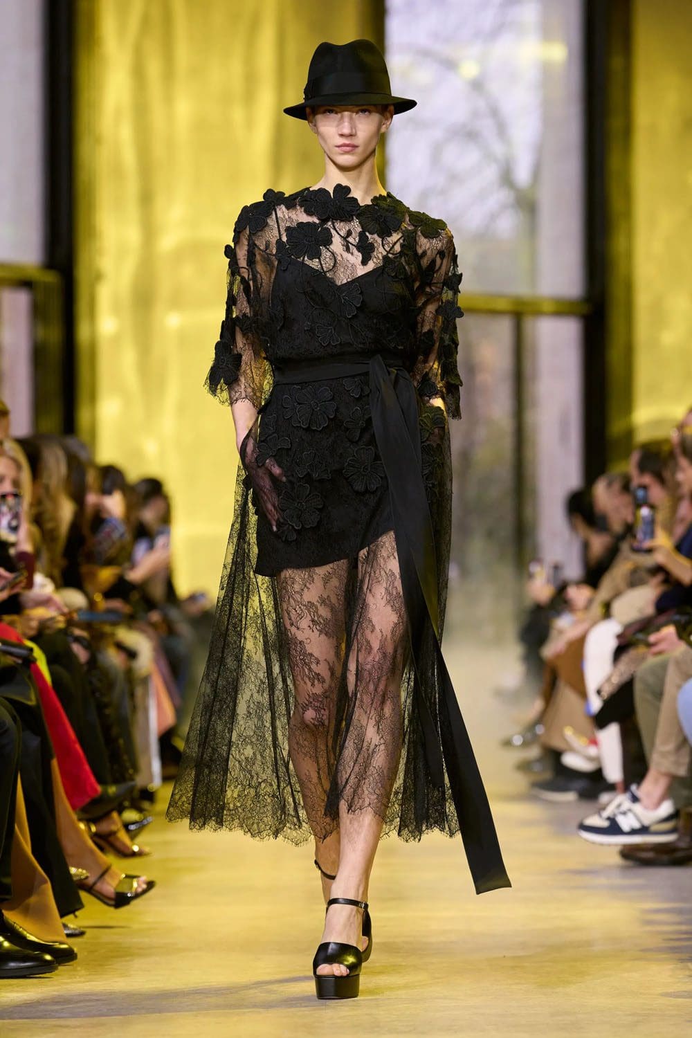 Elie Saab Autunno Inverno 2023 2024 Parigi Runway 32 Magazine