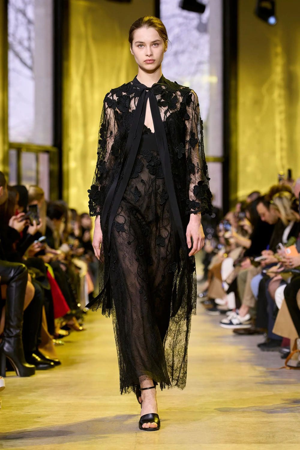 Elie Saab Autunno Inverno 2023 2024 Parigi Runway 33 Magazine