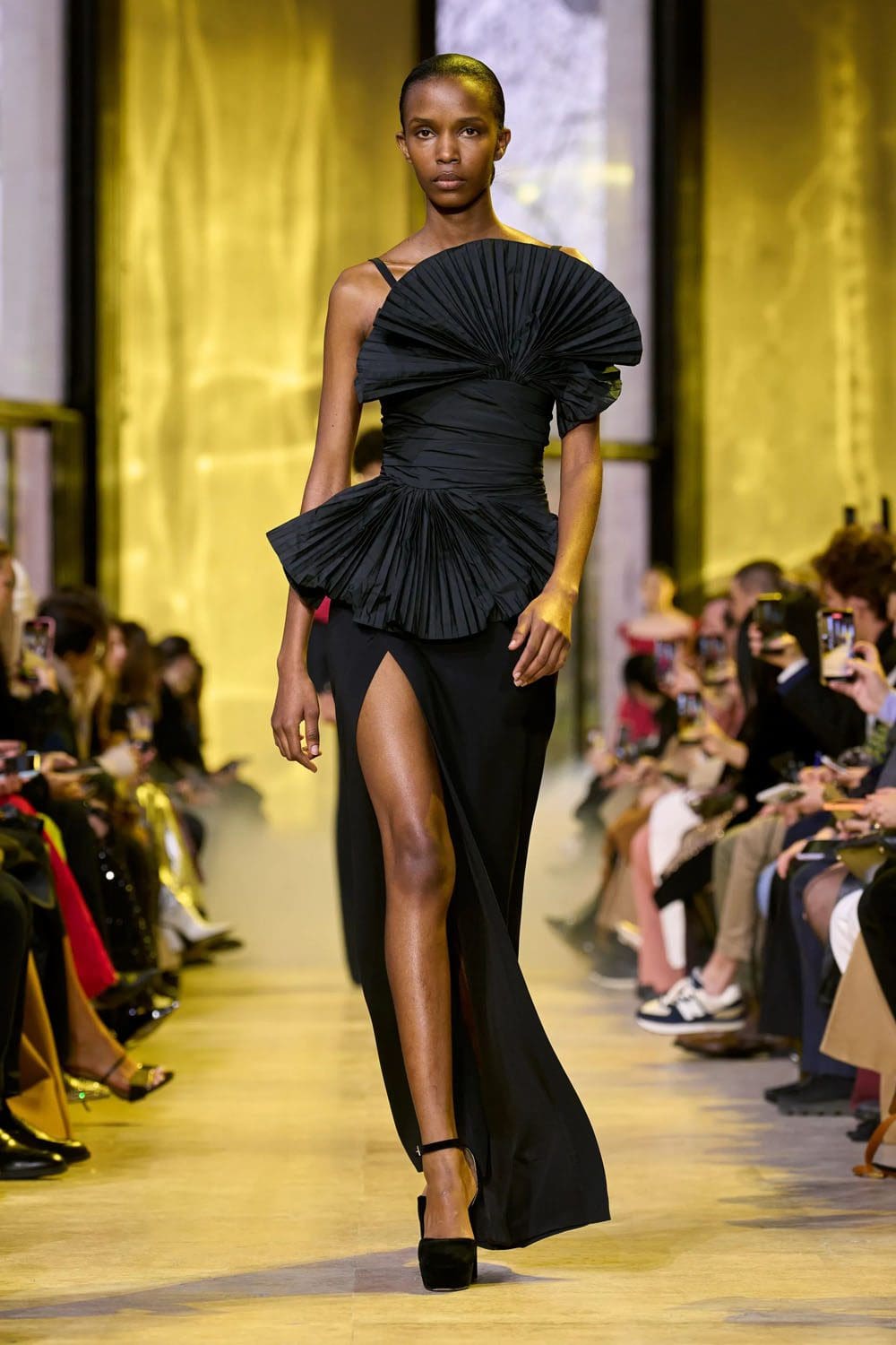 Elie Saab Autunno Inverno 2023 2024 Parigi Runway 46 Magazine