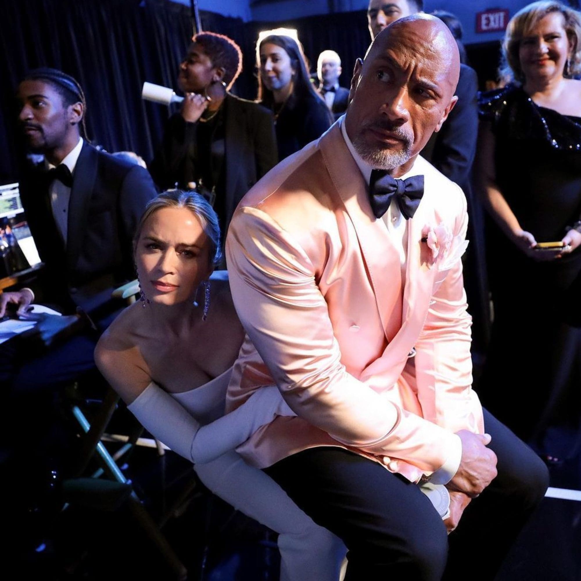 エミリー・ブラントとドウェイン・ジョンソンがアカデミー賞授賞式に出席 2023 Runway 雑誌8