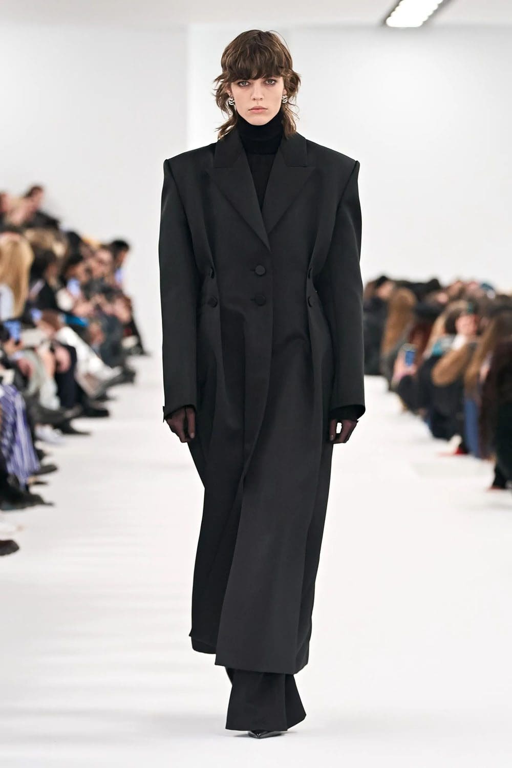 ジバンシィ 秋冬 2023 2024 パリ Runway 雑誌1